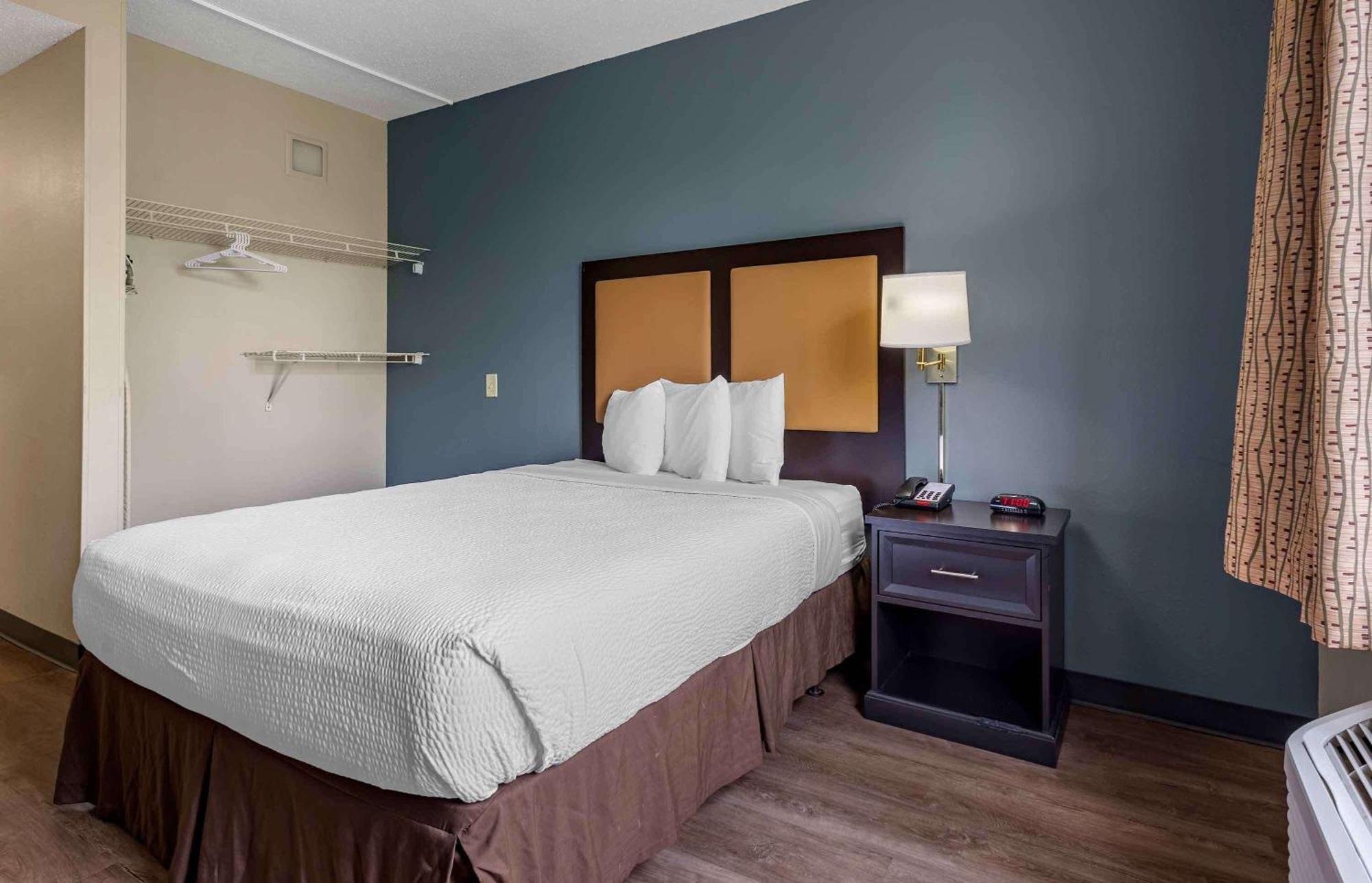 Extended America - - Raritan Center Hotel