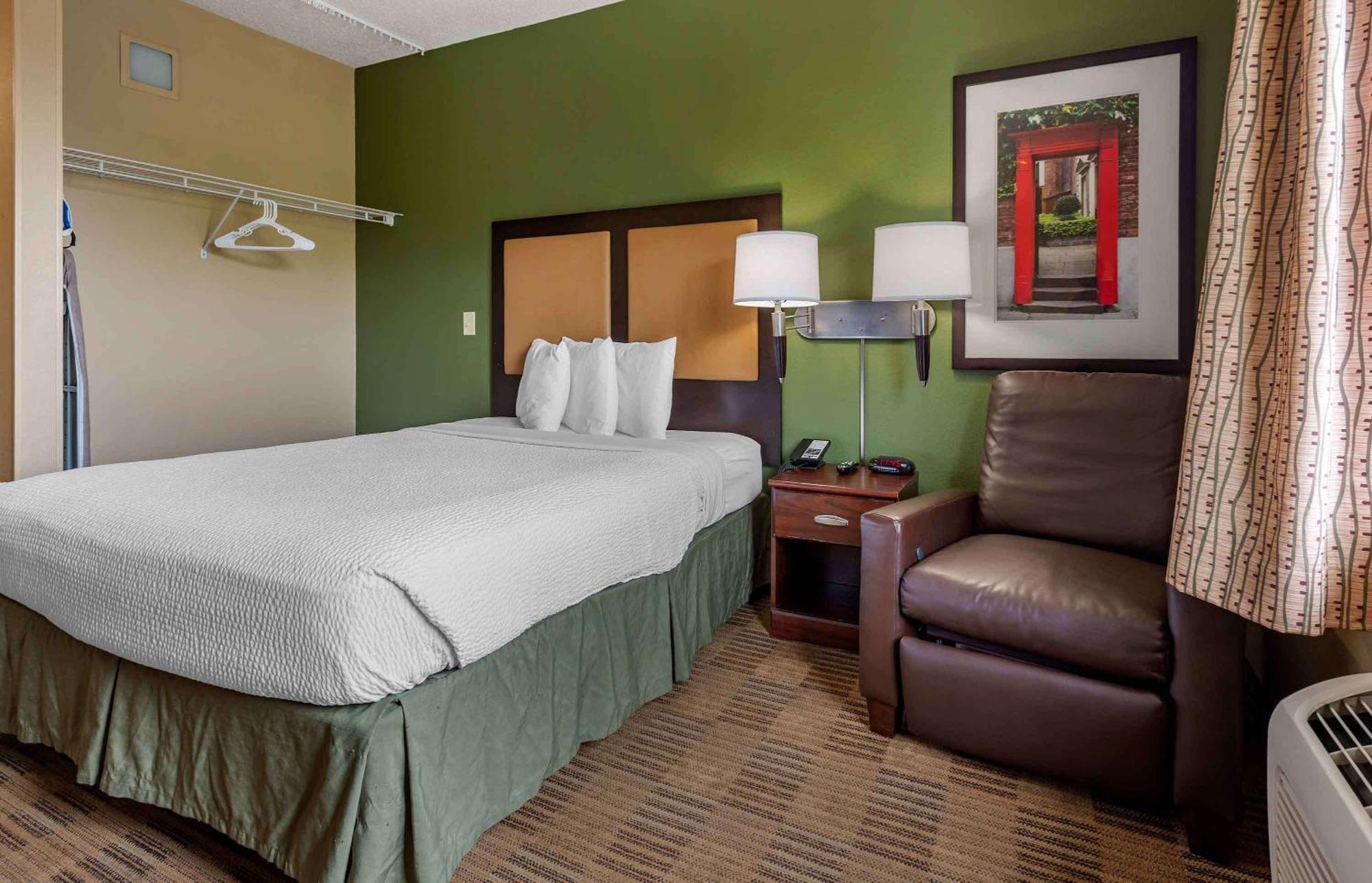 Extended America - - Raritan Center Hotel 2*