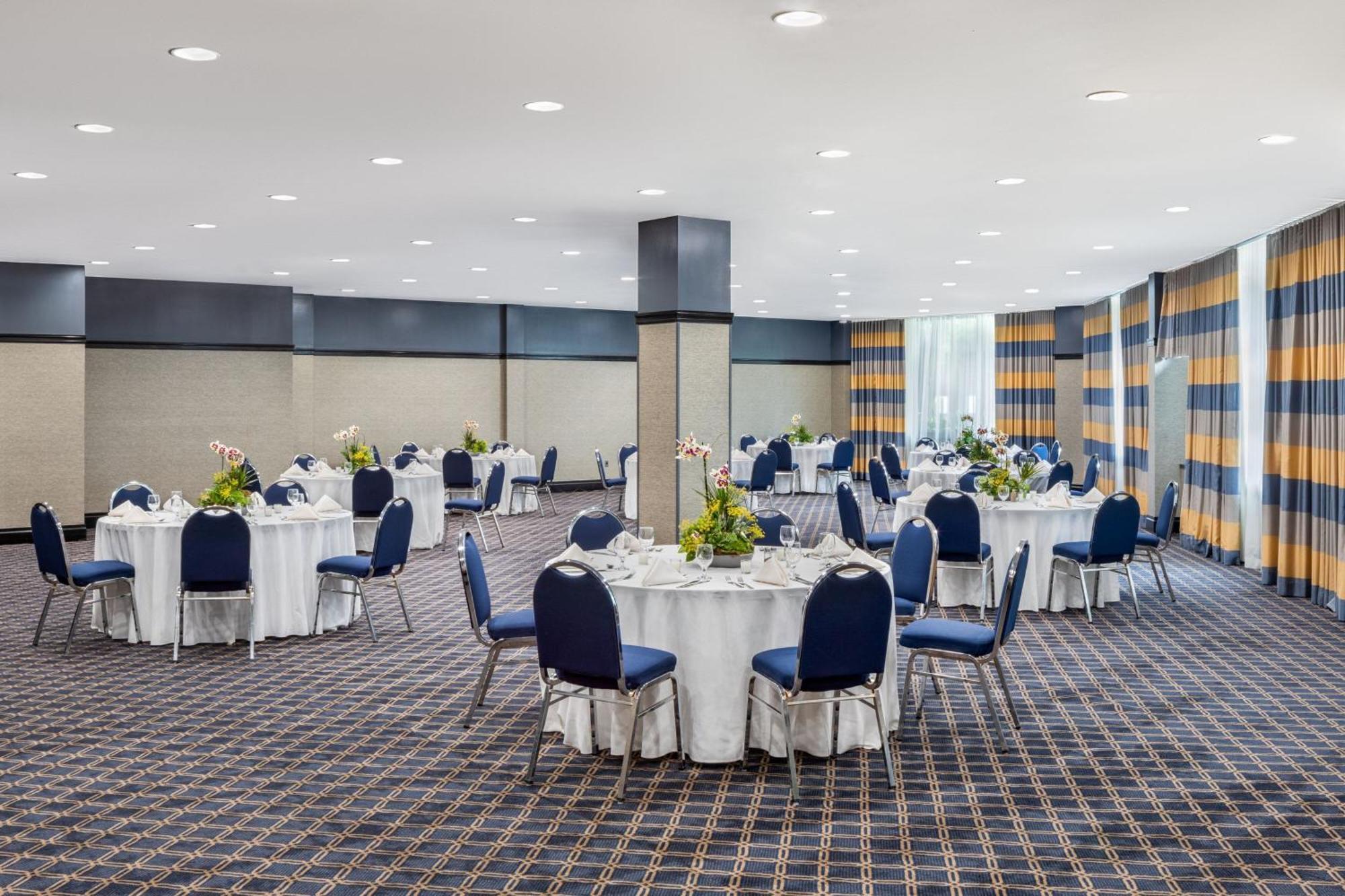 Sheraton Lincoln Harbor Hotel 3*