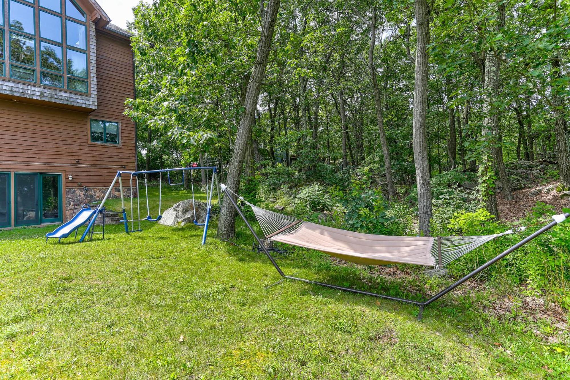 Secluded Mountain Firepits, Hot Tub, Sauna! Holiday home *
