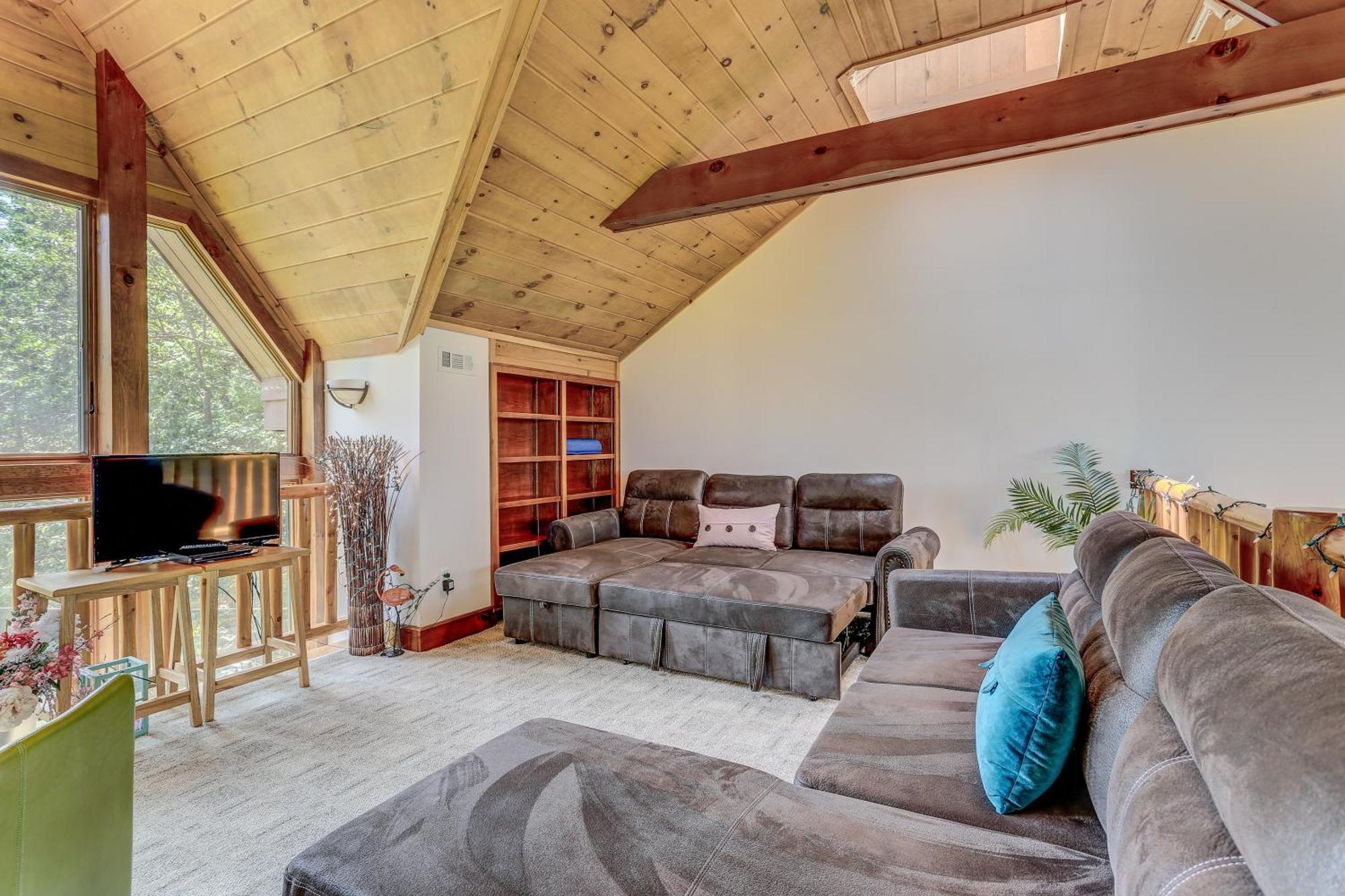 Secluded Mountain Firepits, Hot Tub, Sauna! Holiday home *
