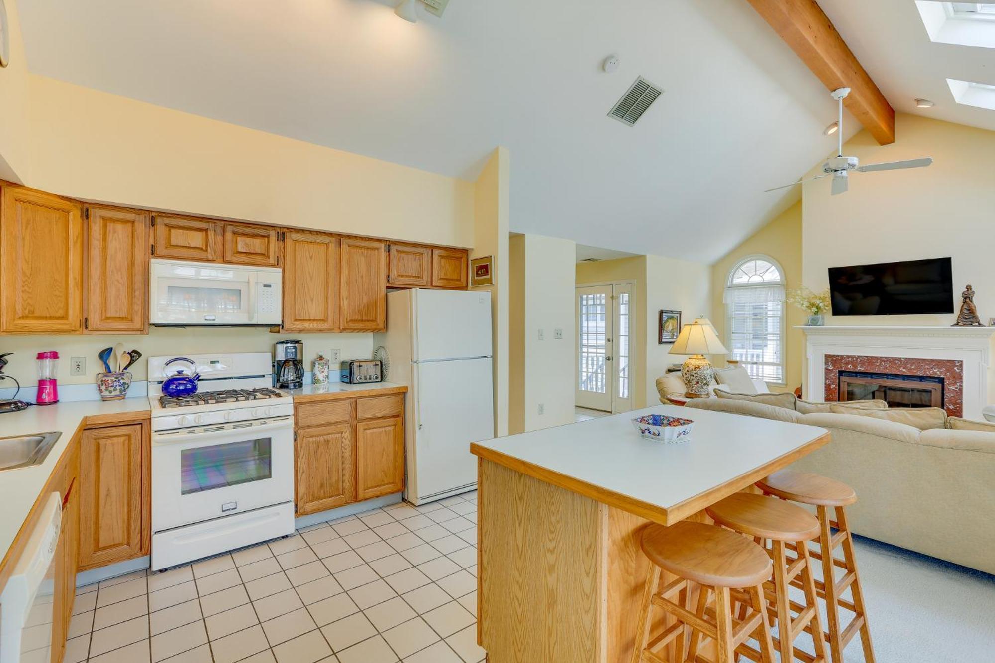 Apartment Ocean 1 Block To And Boardwalk! *