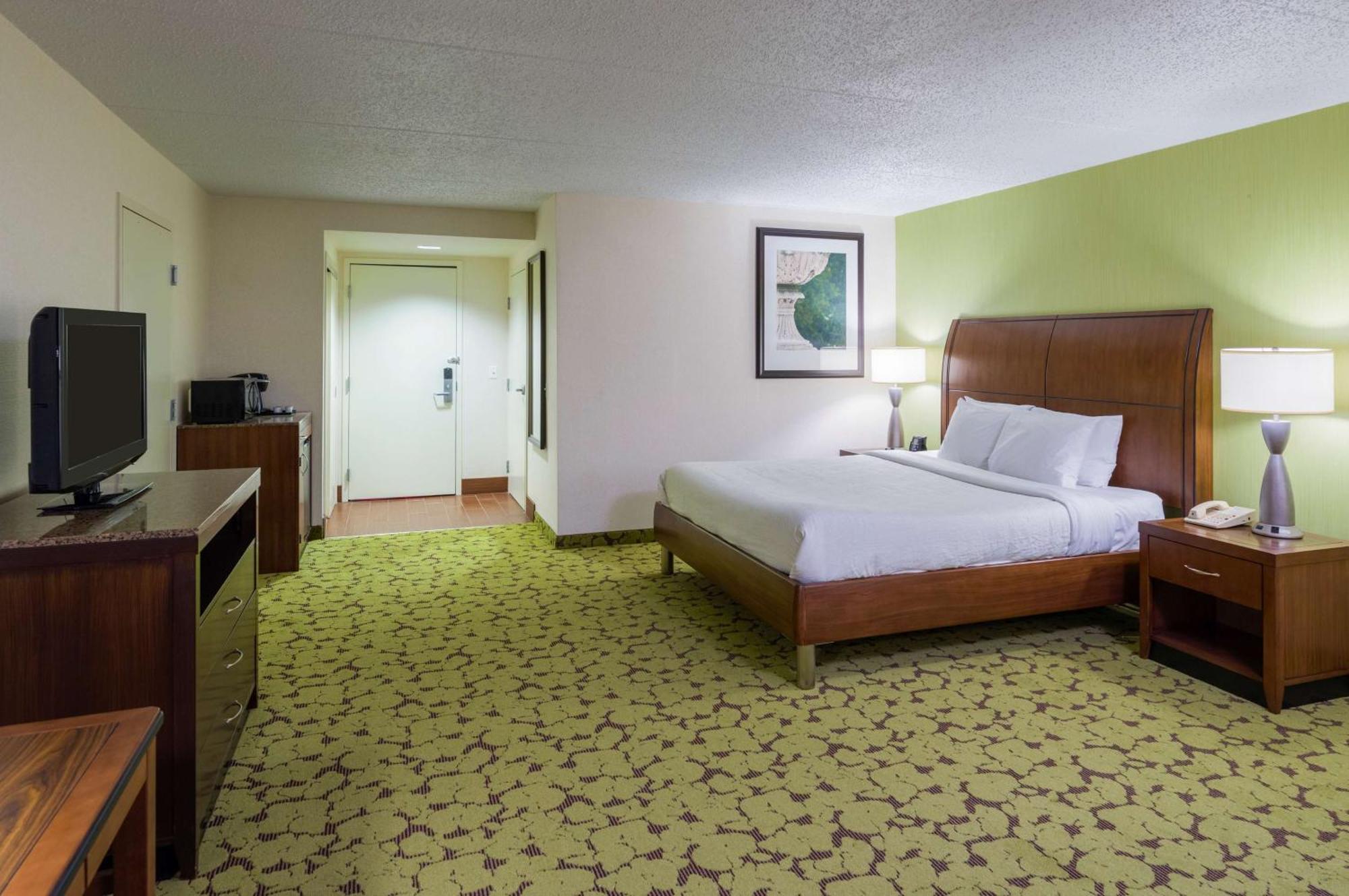 Hilton Garden Edison/raritan Center 3*