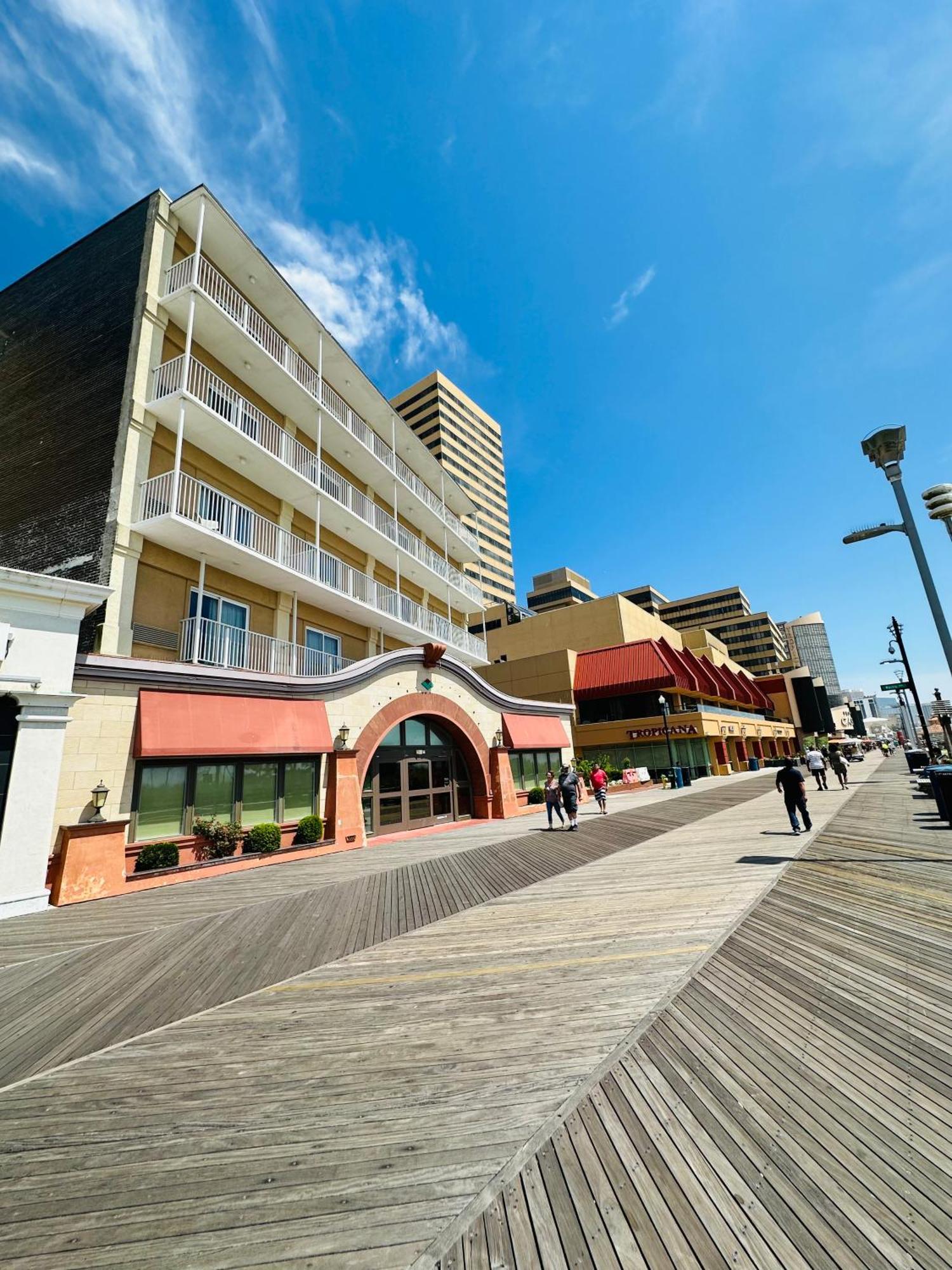 Days By Wyndham Atlantic Oceanfront-boardwalk Hotel Atlantic City