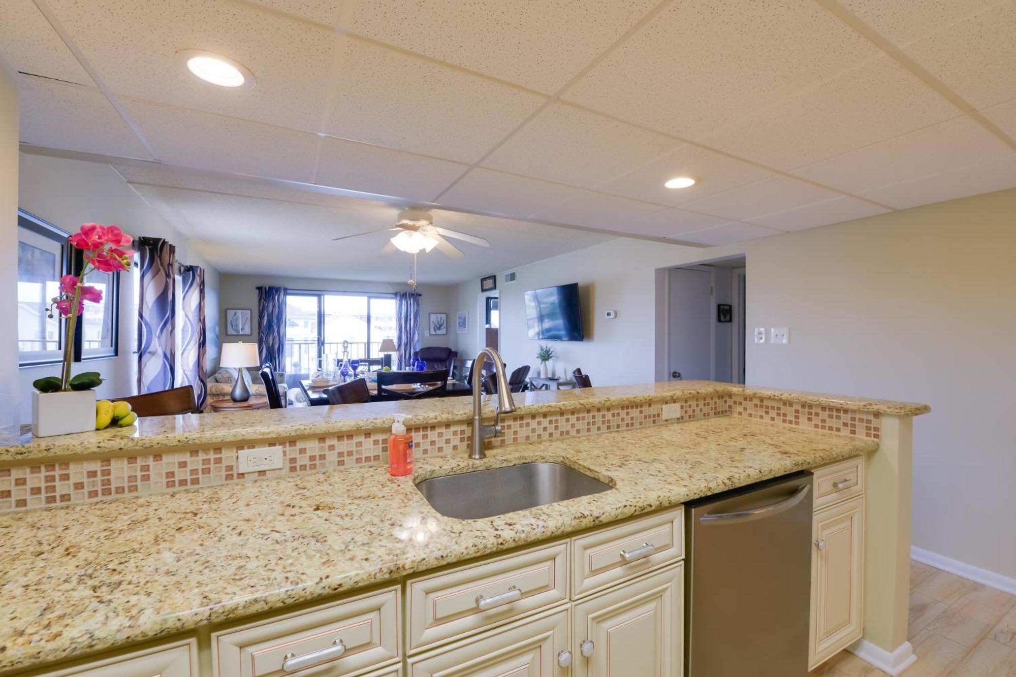 Beautiful With Patio And Access Apartment
