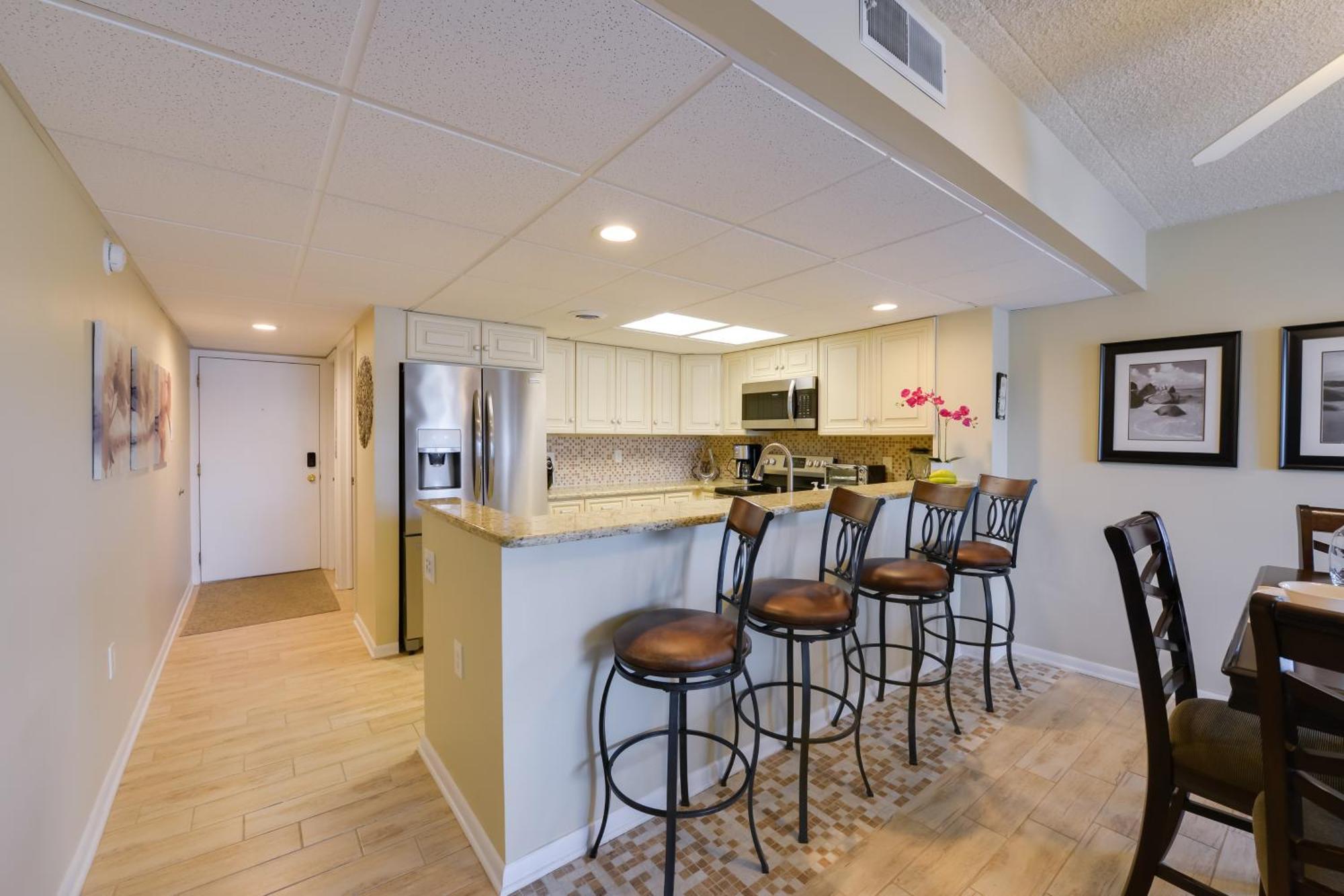 Beautiful With Patio And Access