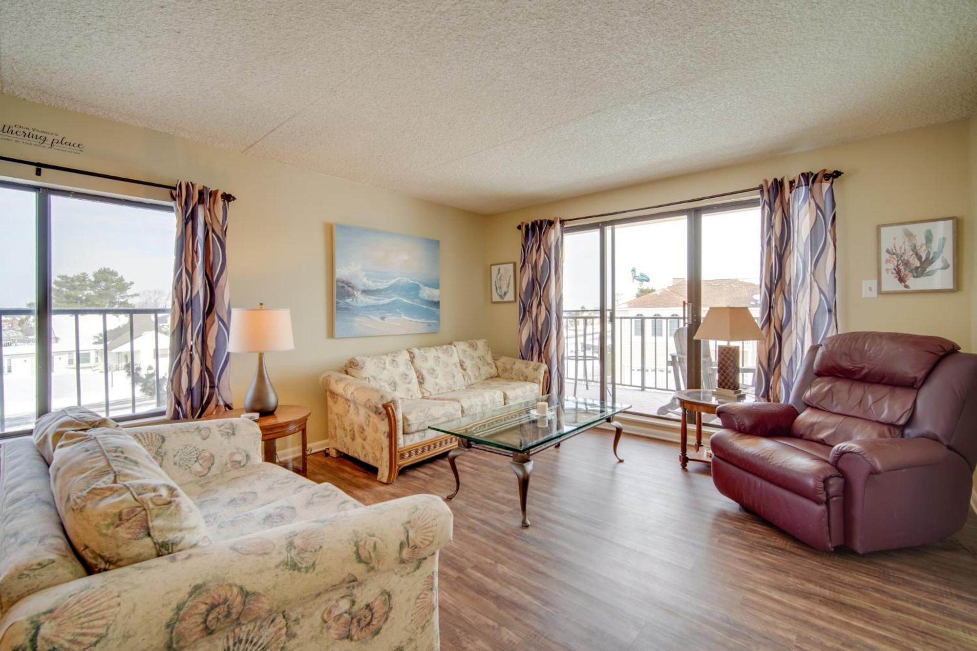 Beautiful With Patio And Access Apartment *