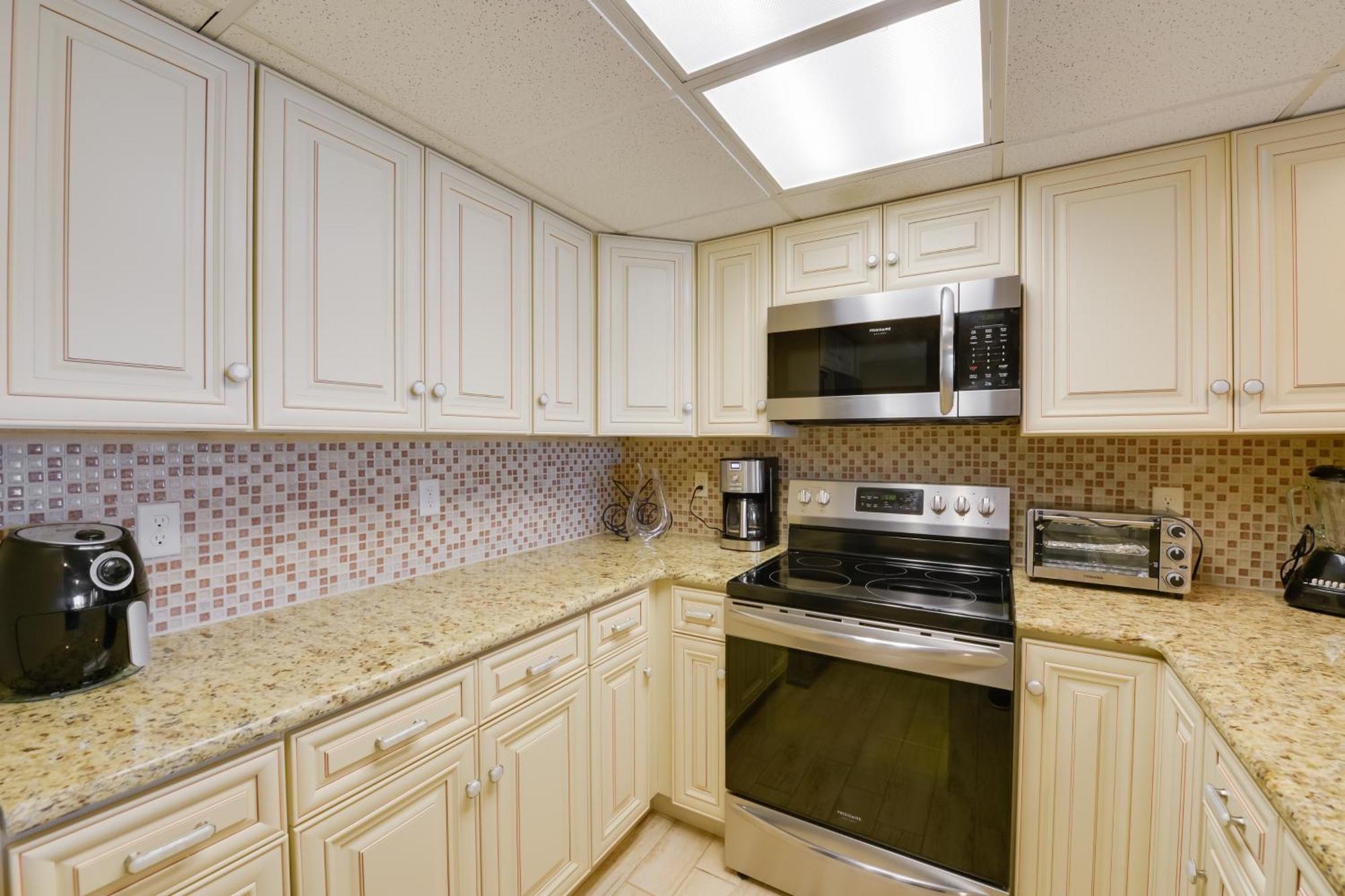 Beautiful With Patio And Access *