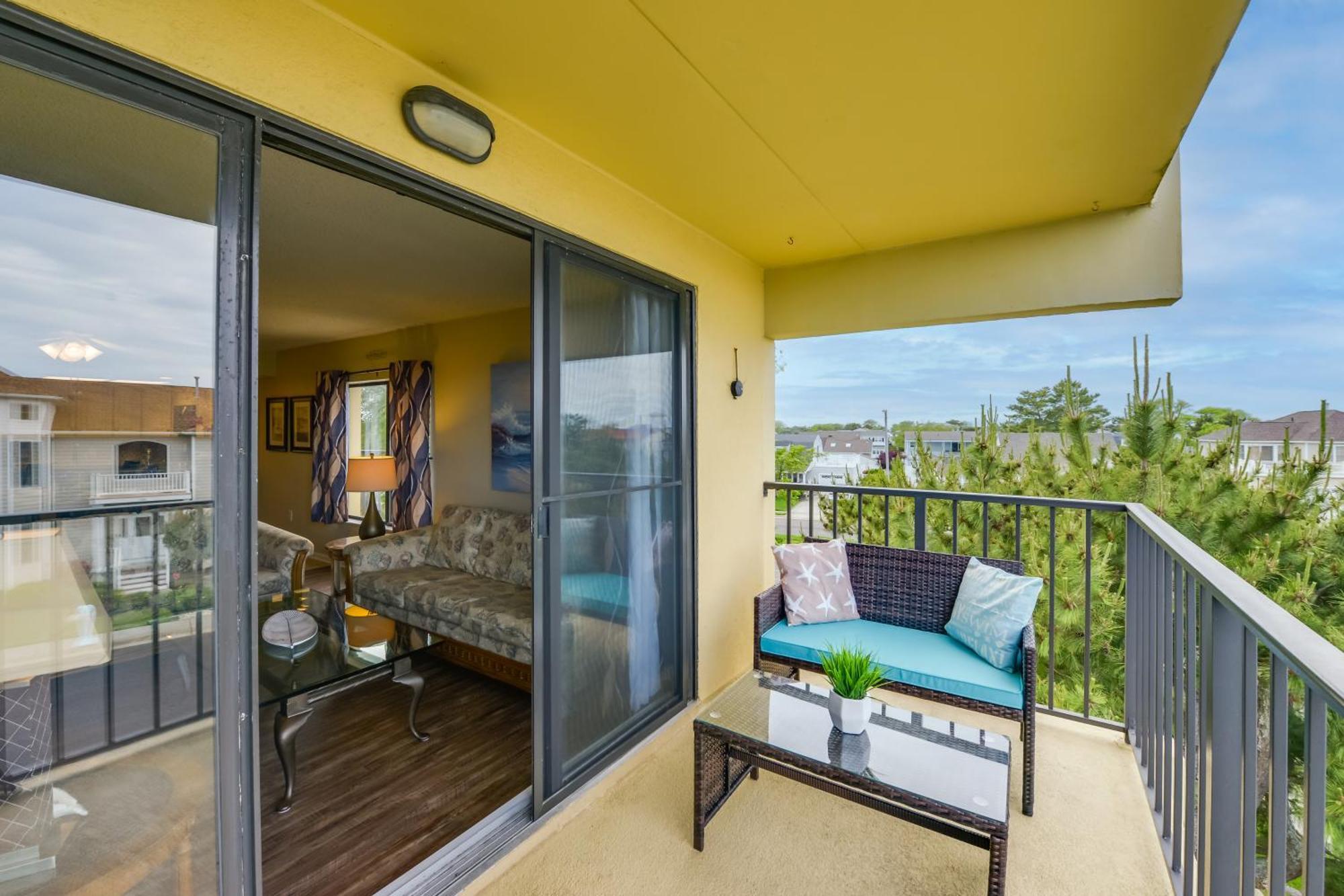 Beautiful With Patio And Access Apartment *