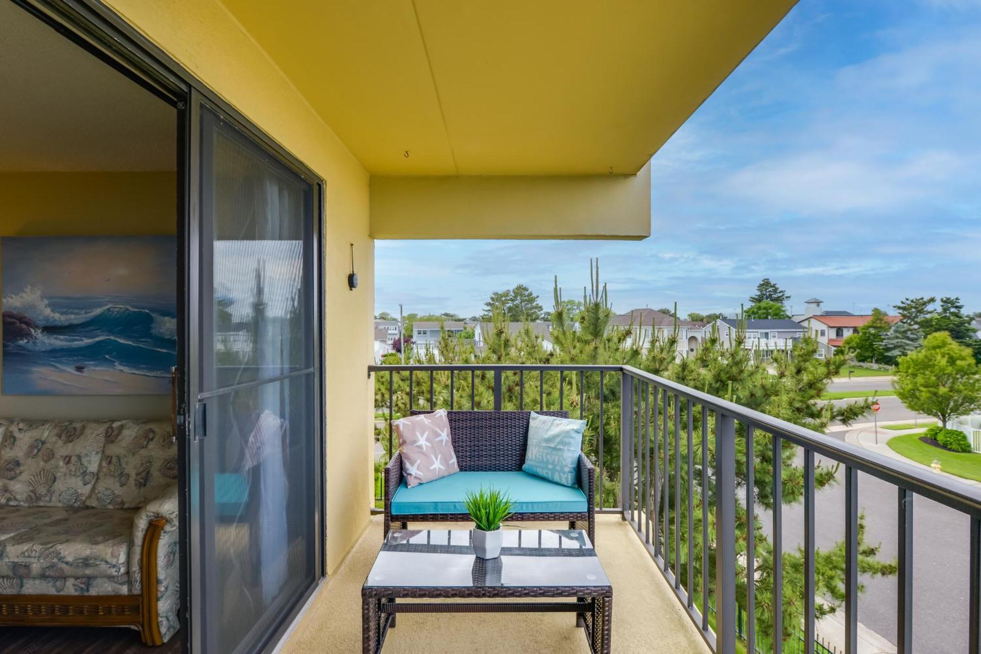 Apartment Beautiful With Patio And Access *