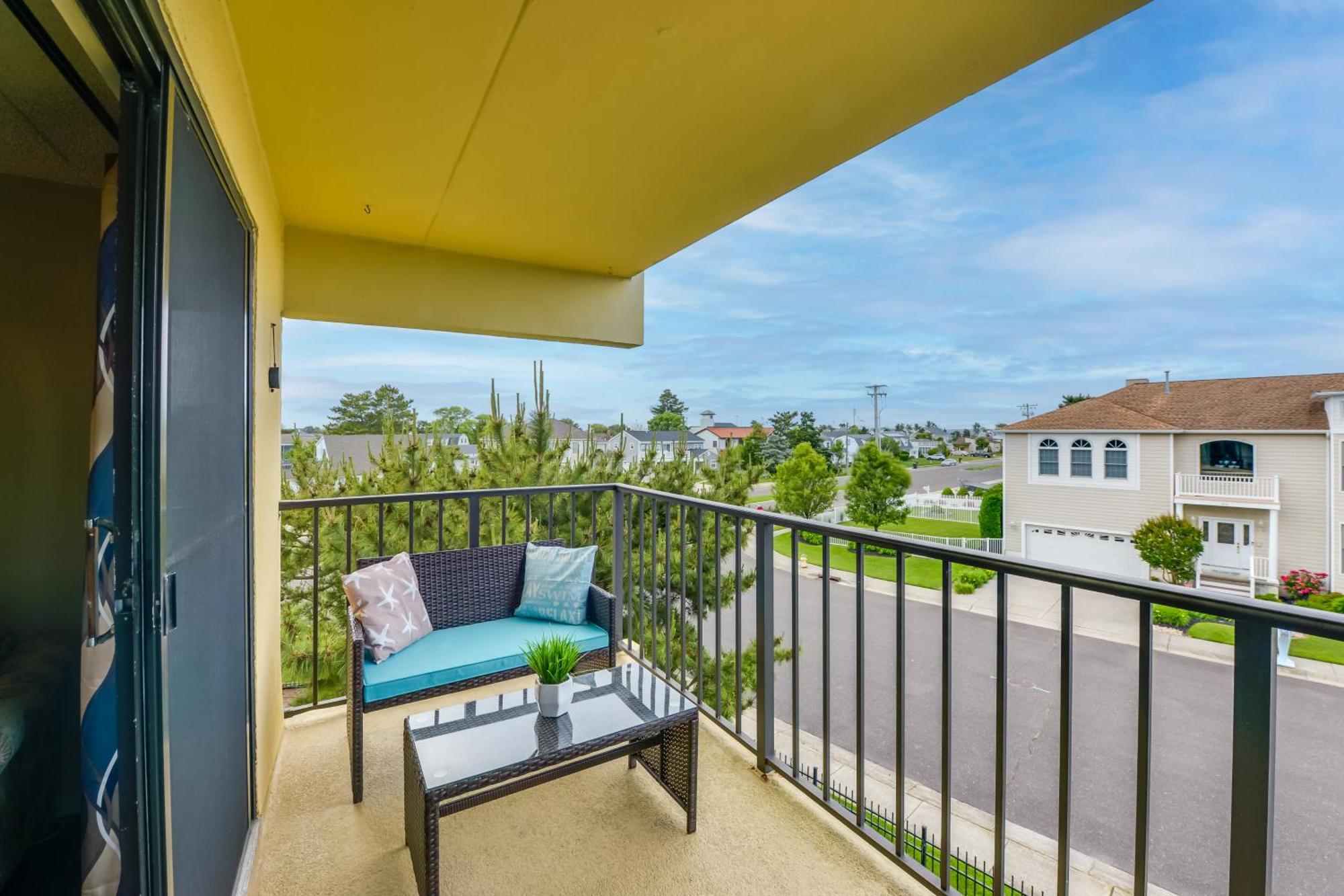 Beautiful With Patio And Access *