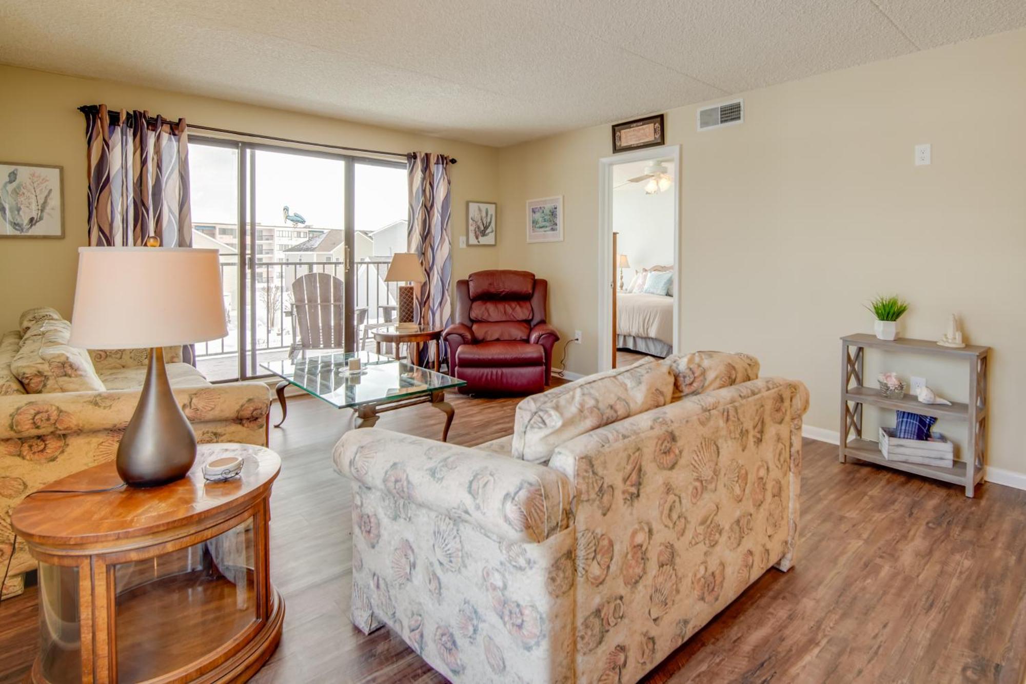 Apartment Beautiful With Patio And Access *