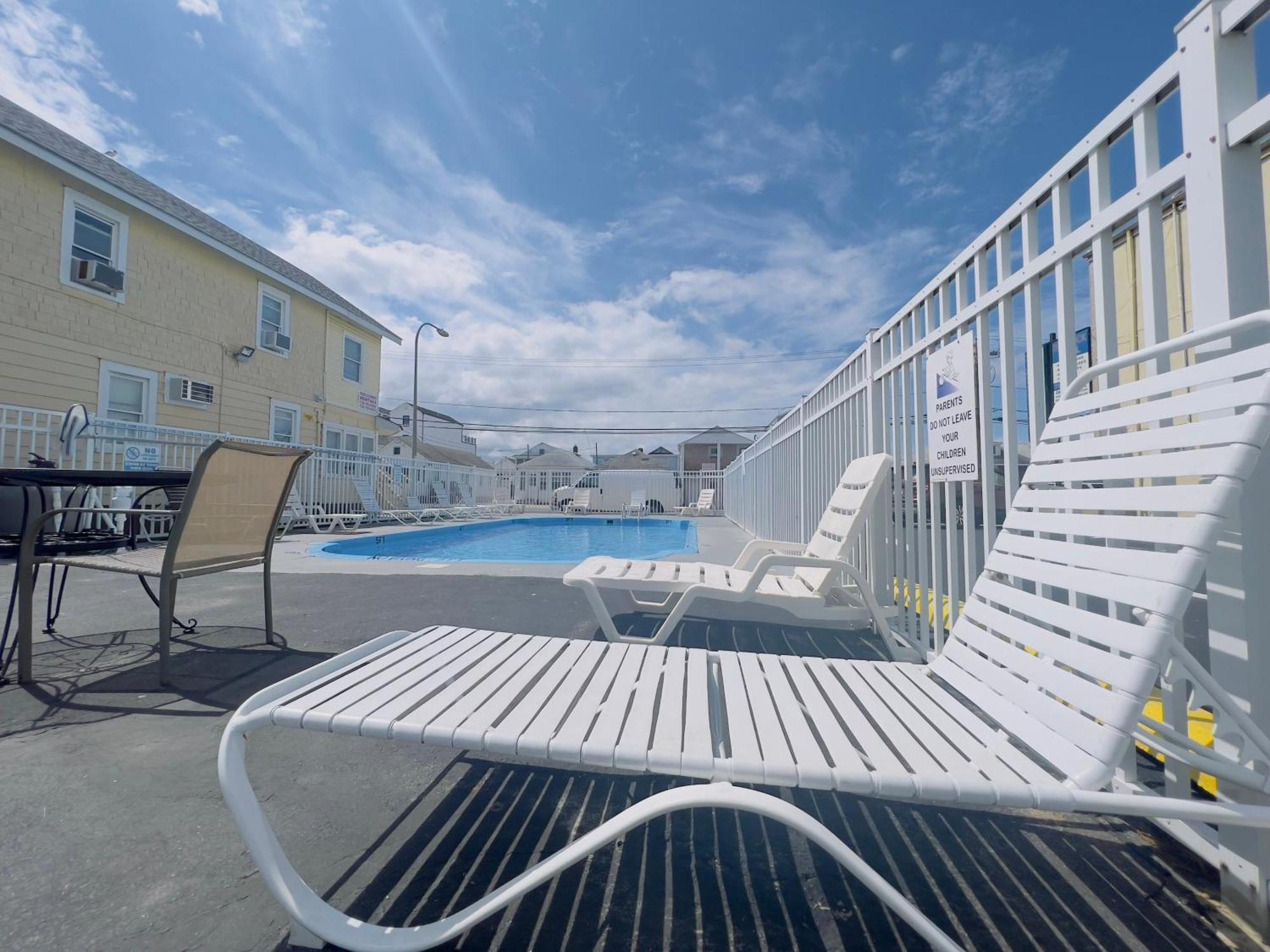 Dry Dock Motel 2*