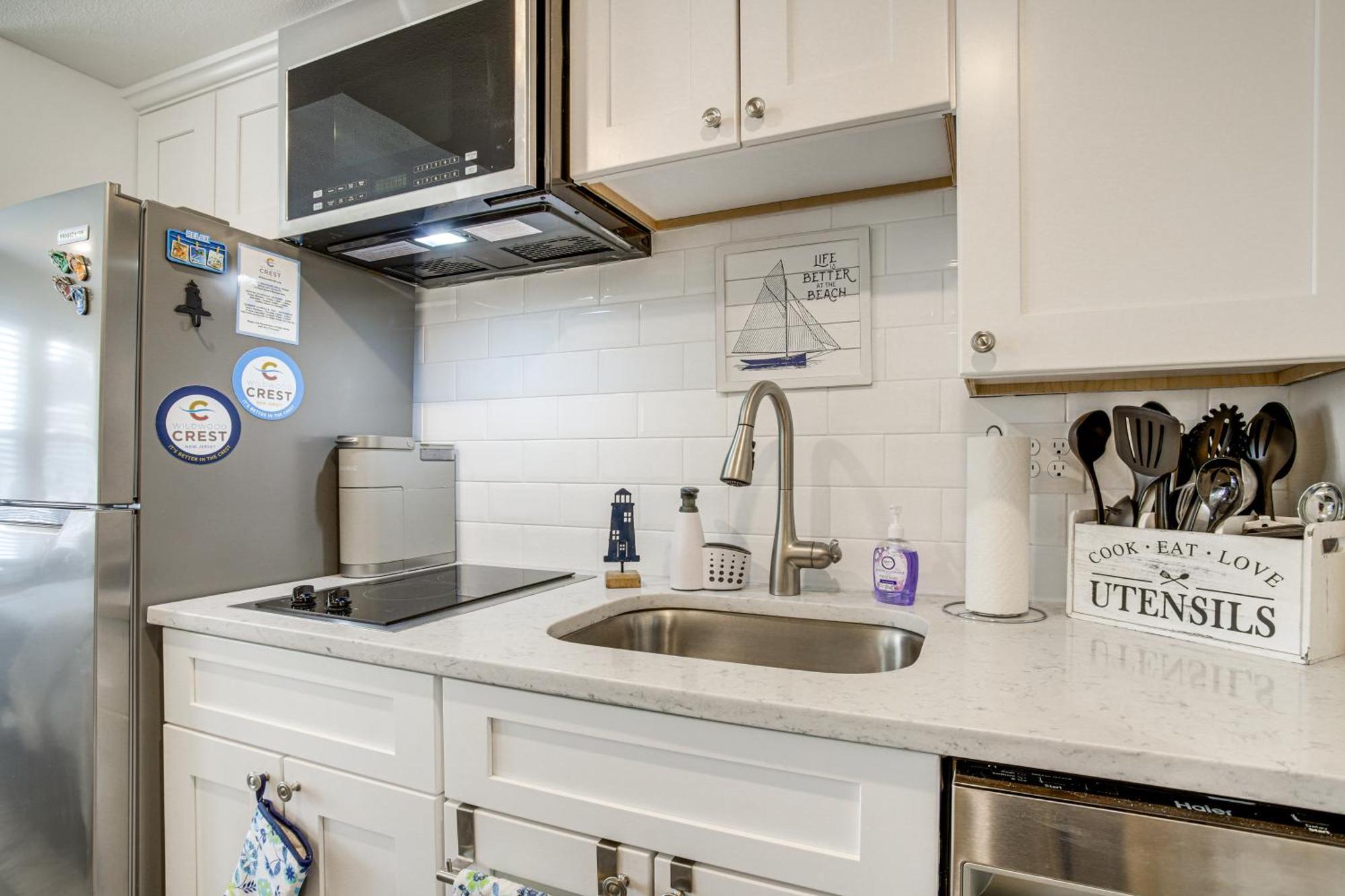 Apartment With Pool And Access! *
