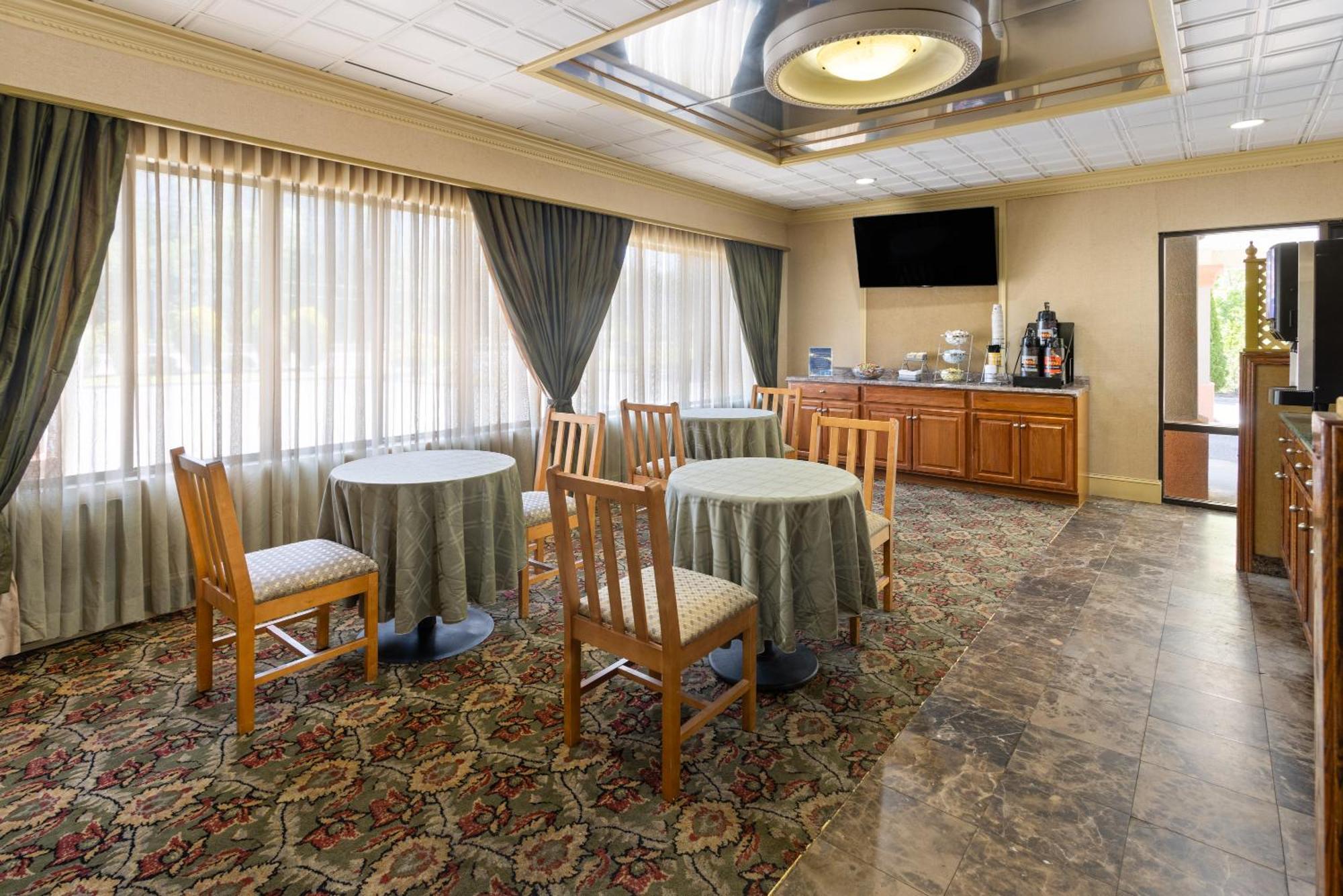At Atlantic & Banquet Hotel Galloway