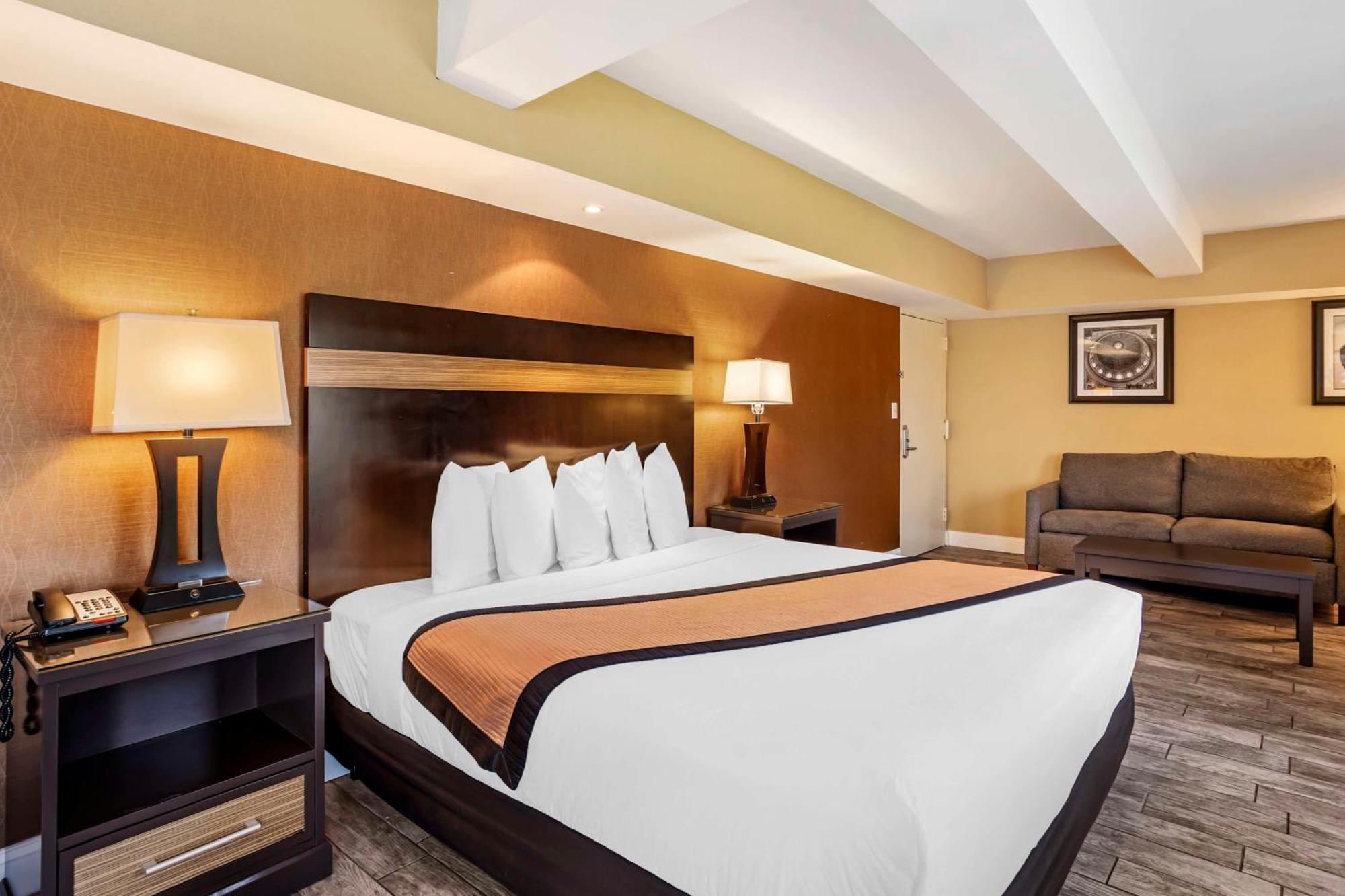 Western Airport West Hotel 3*