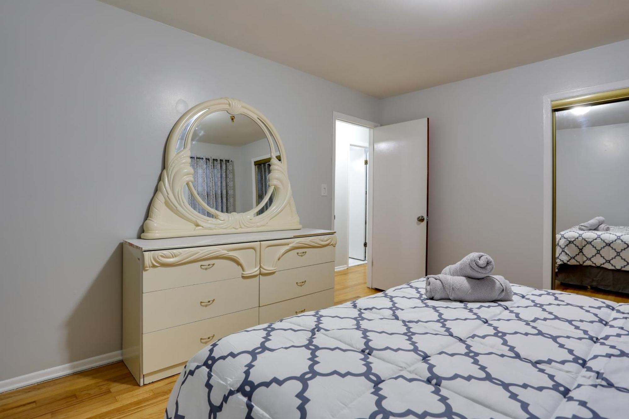 Ideally Located Home, 8 Mi To Nyc * Jersey City