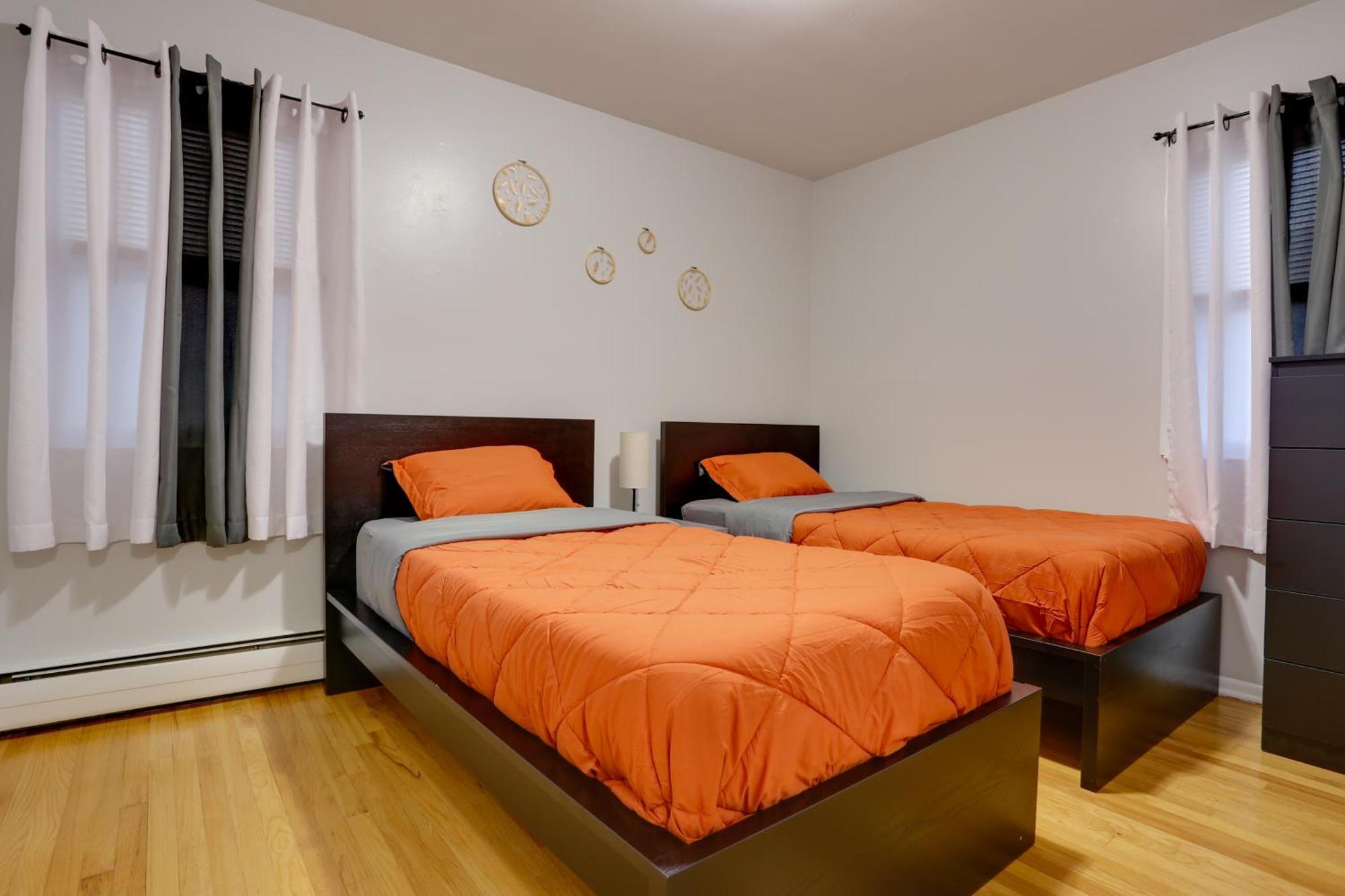 Ideally Located Home, 8 Mi To Nyc Holiday home