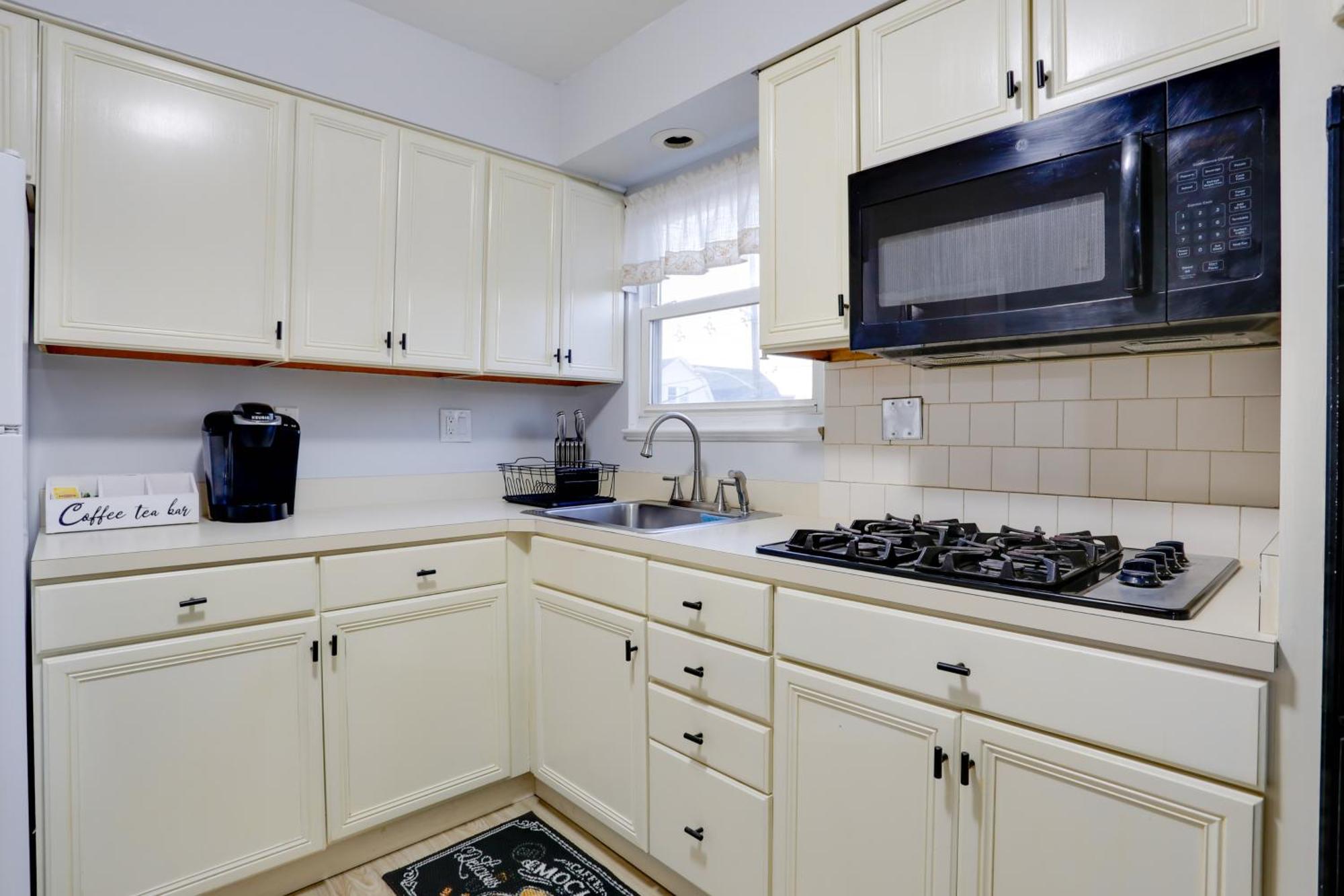 Ideally Located Home, 8 Mi To Nyc Holiday home