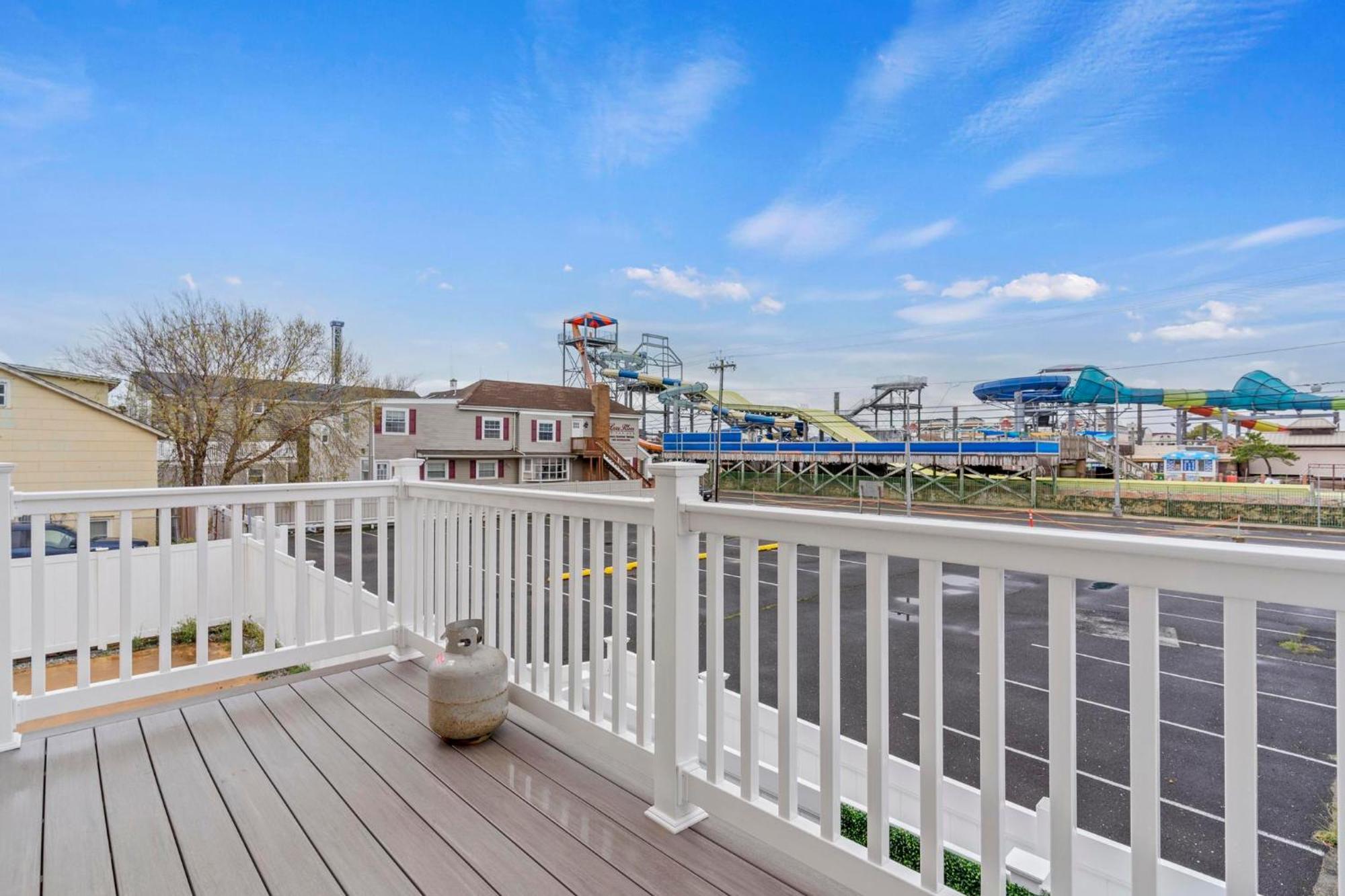 Holiday home Steps From & Boardwalk, Ocean Views With 5 Decks, 3 Cars *