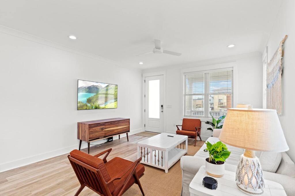 Steps From & Boardwalk, Ocean Views With 5 Decks, 3 Cars Holiday home Seaside Heights