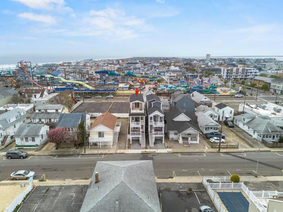 Steps From & Boardwalk, Ocean Views With 5 Decks, 3 Cars Holiday home Seaside Heights
