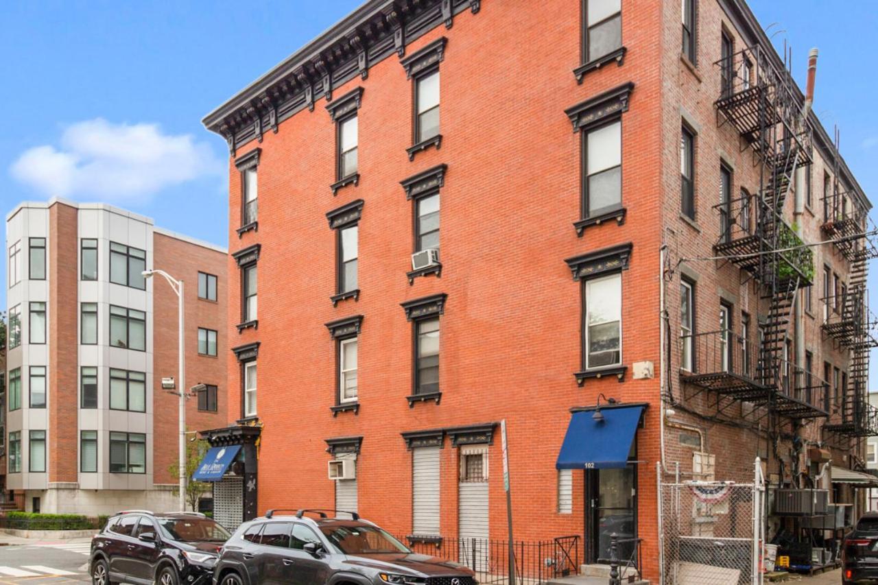Apartment 15 Min Train To Manhattan Full Kitchen *