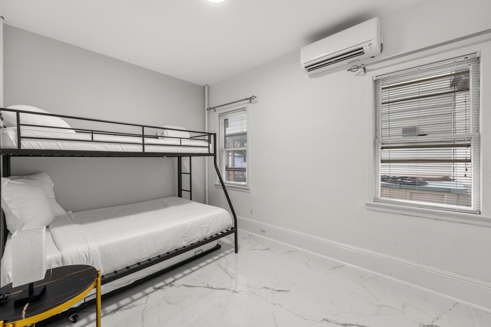 Cozy Urban Escape I Near Nyc Holiday home Bayonne