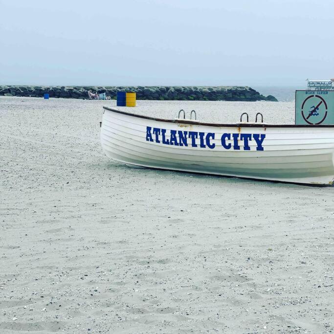 Seaside Escape - 1 Block From And Boardwalk