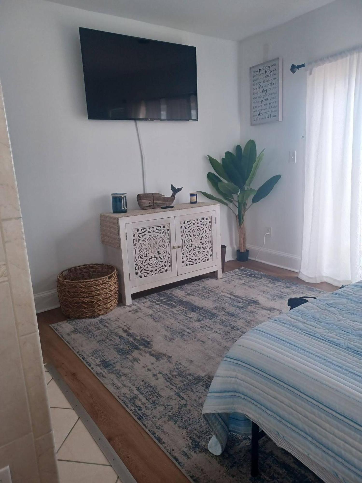 Seaside Escape - 1 Block From Boardwalk Apartment