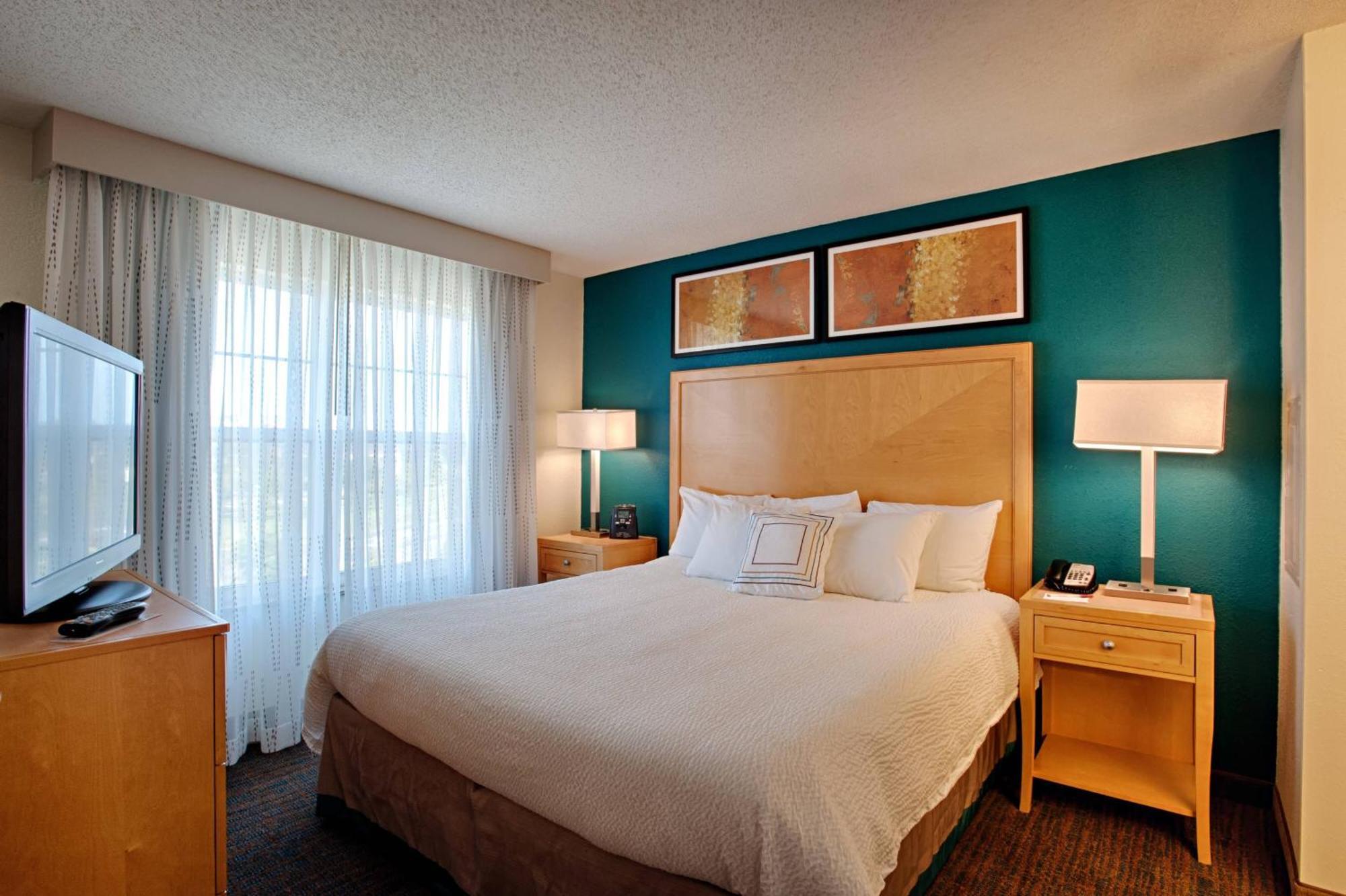 At Gateway Center 3* Neptune