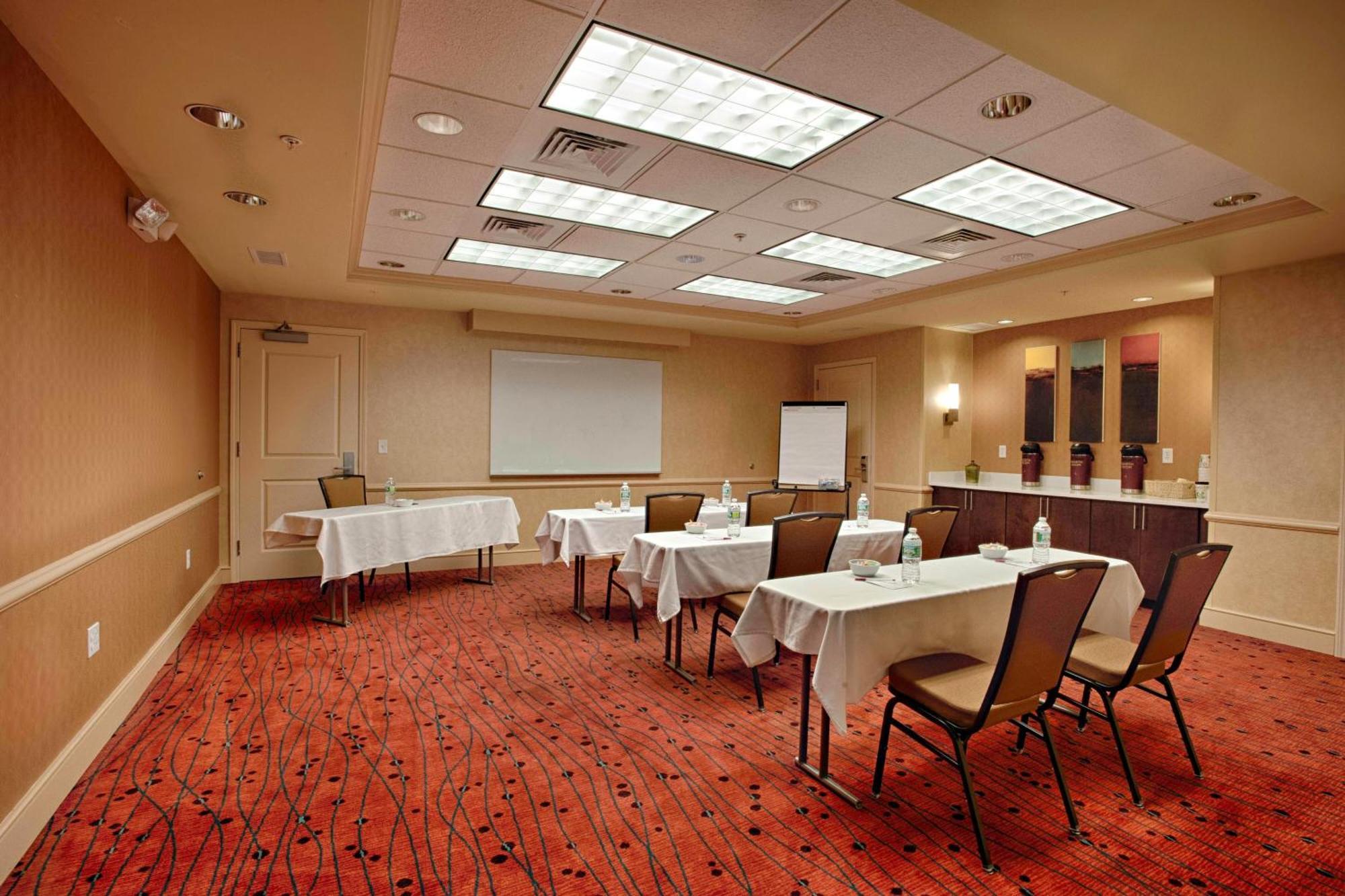 Hotel At Gateway Center