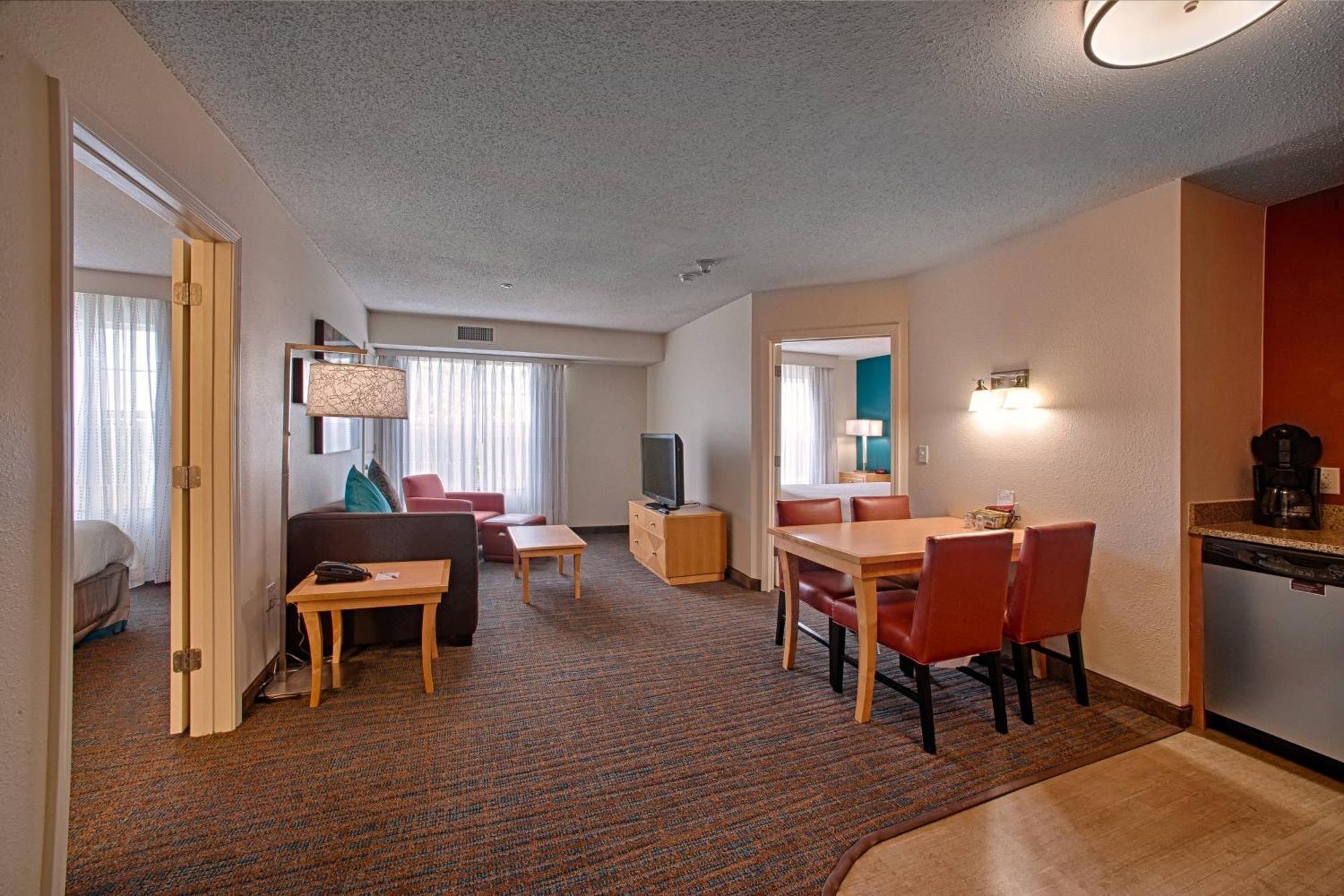 Hotel At Gateway Center