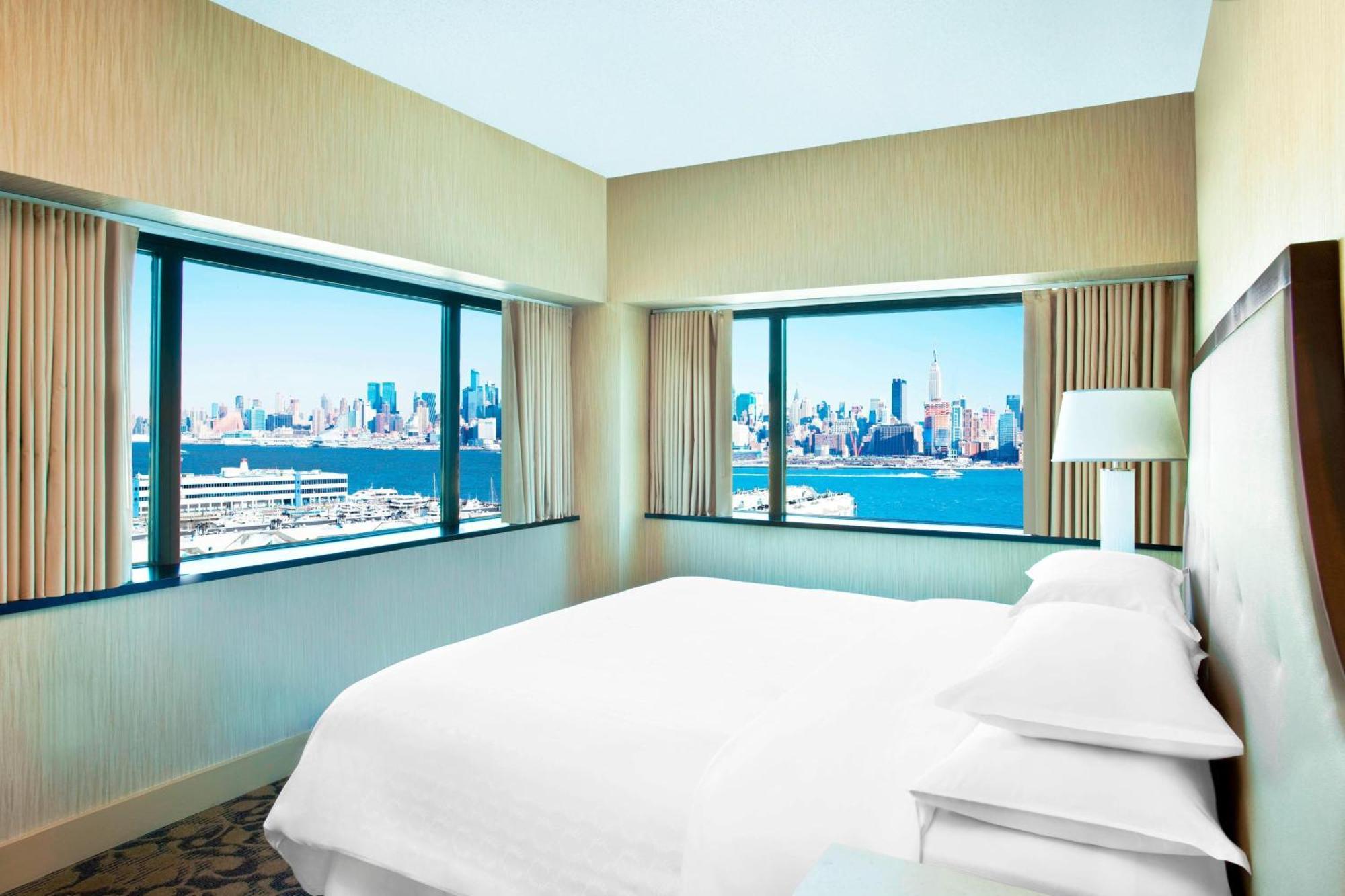 Sheraton Lincoln Harbor Hotel 3*