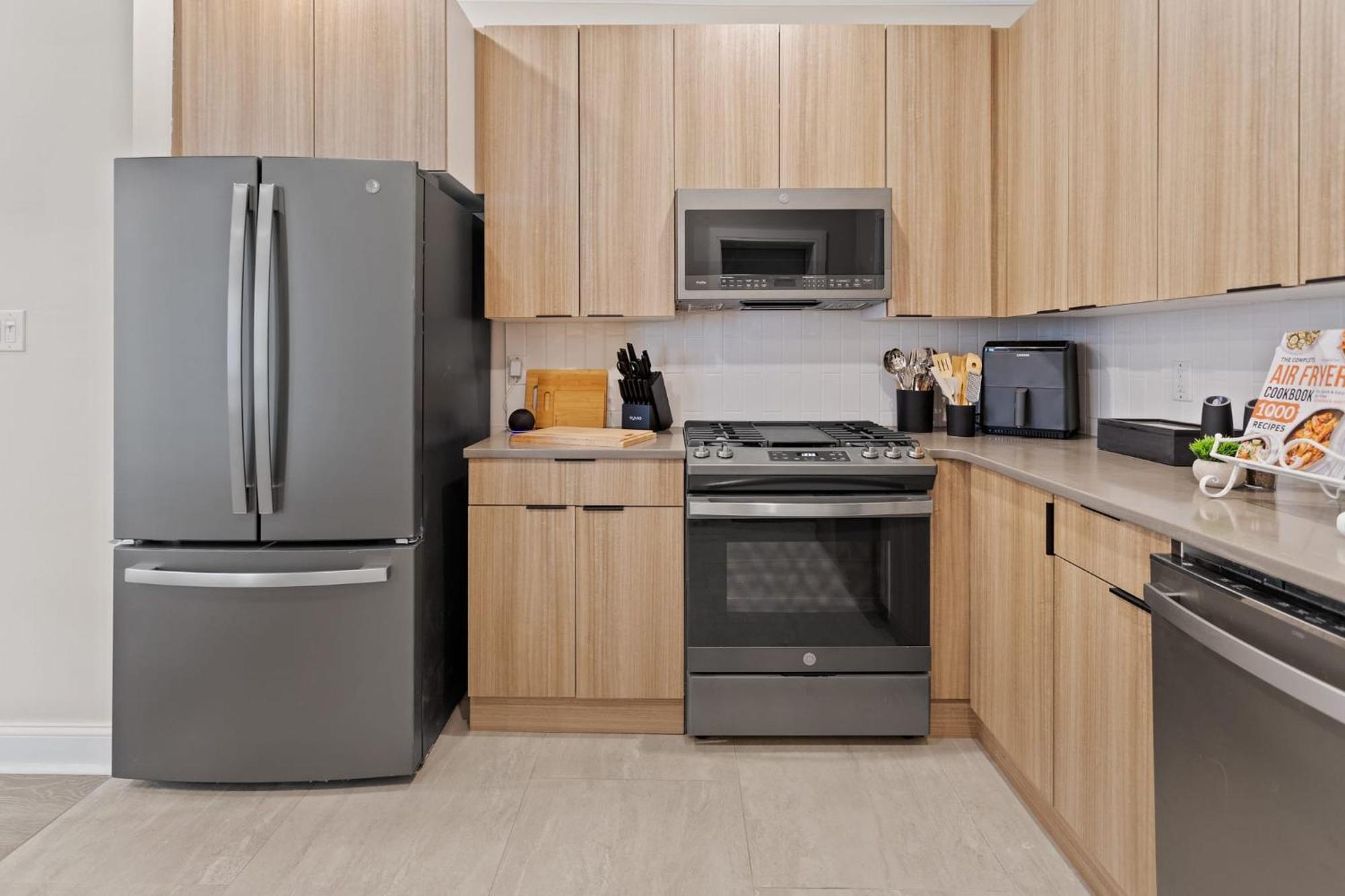 Holiday home Loopin Around Atlantic Luxe 5br Townhouse In Orange Loop