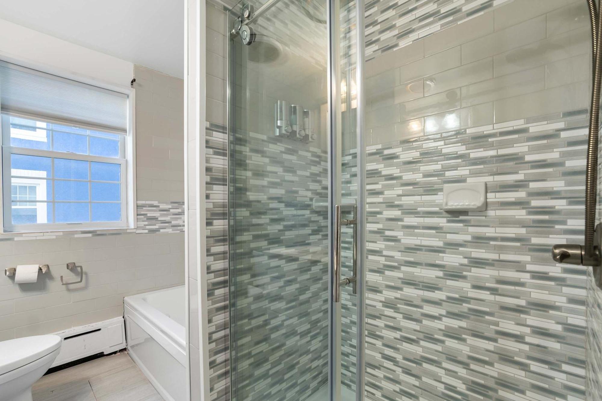 Escape To Raleigh Ave - Steps From The Apartment *