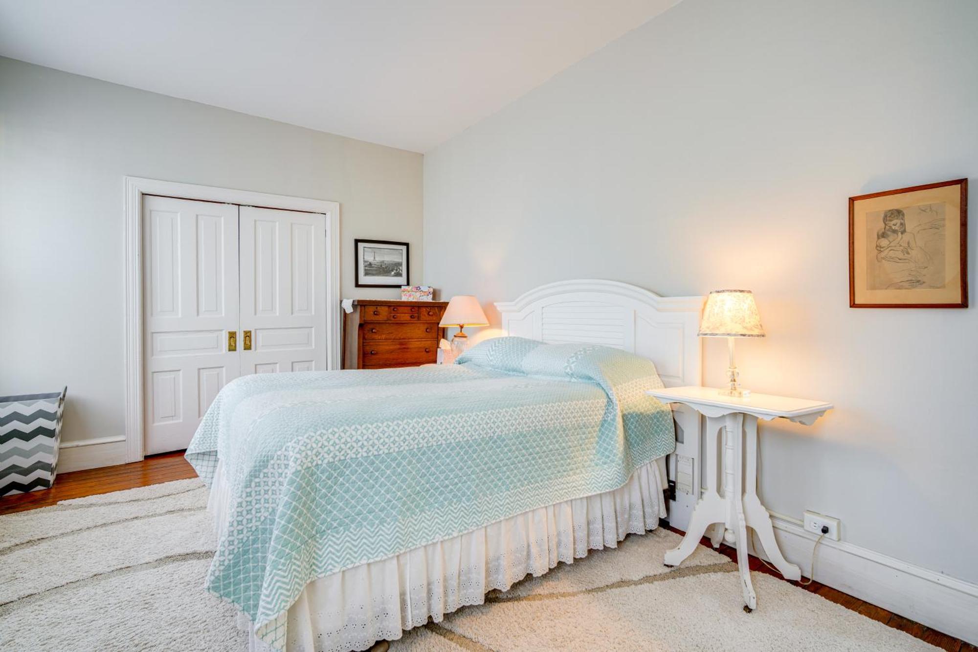 Walk To Cape With Screened Patio! * Cape May