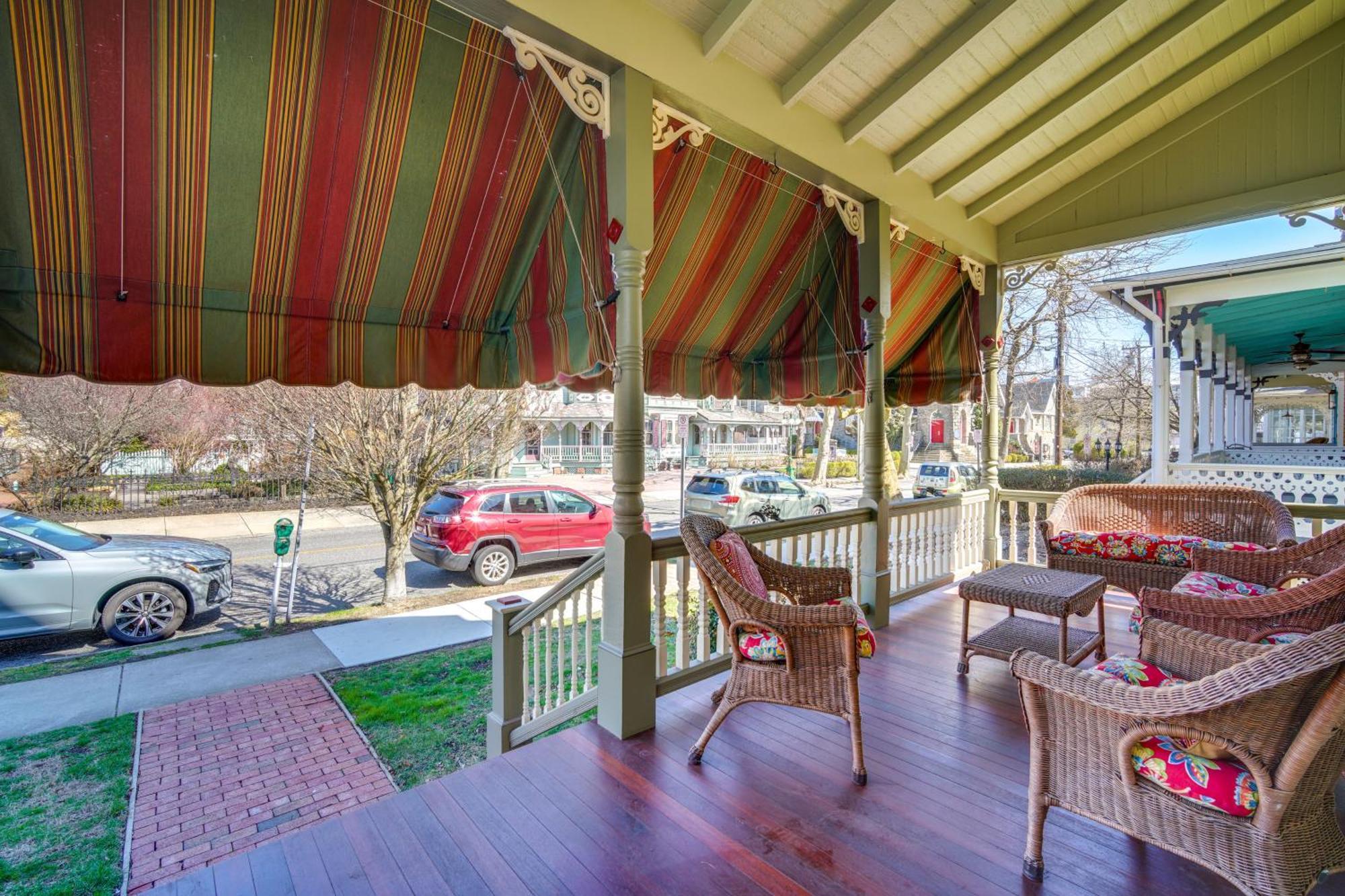 Walk To Cape With Screened Patio! Cape May