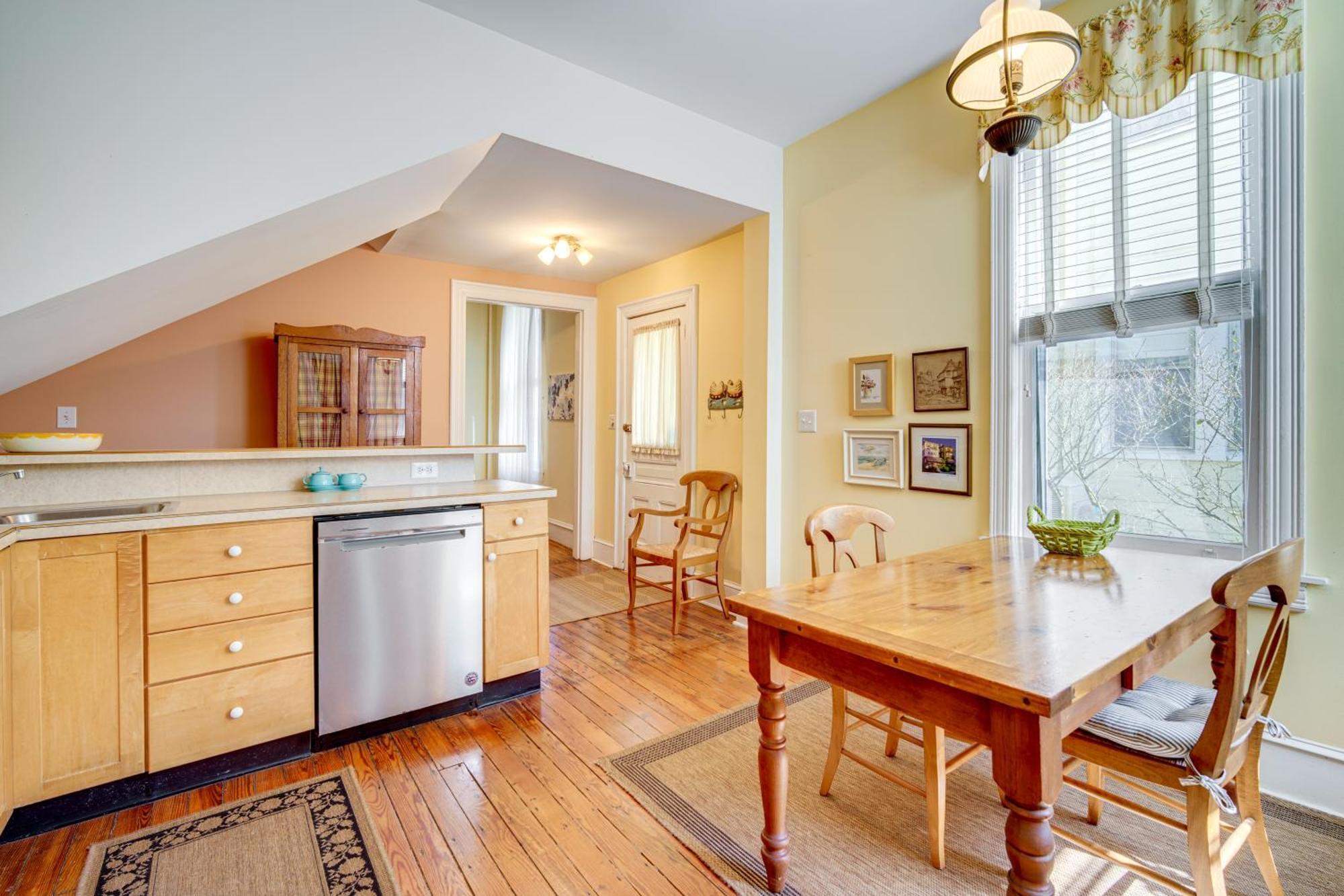 Holiday home Walk To Cape With Screened Patio! *