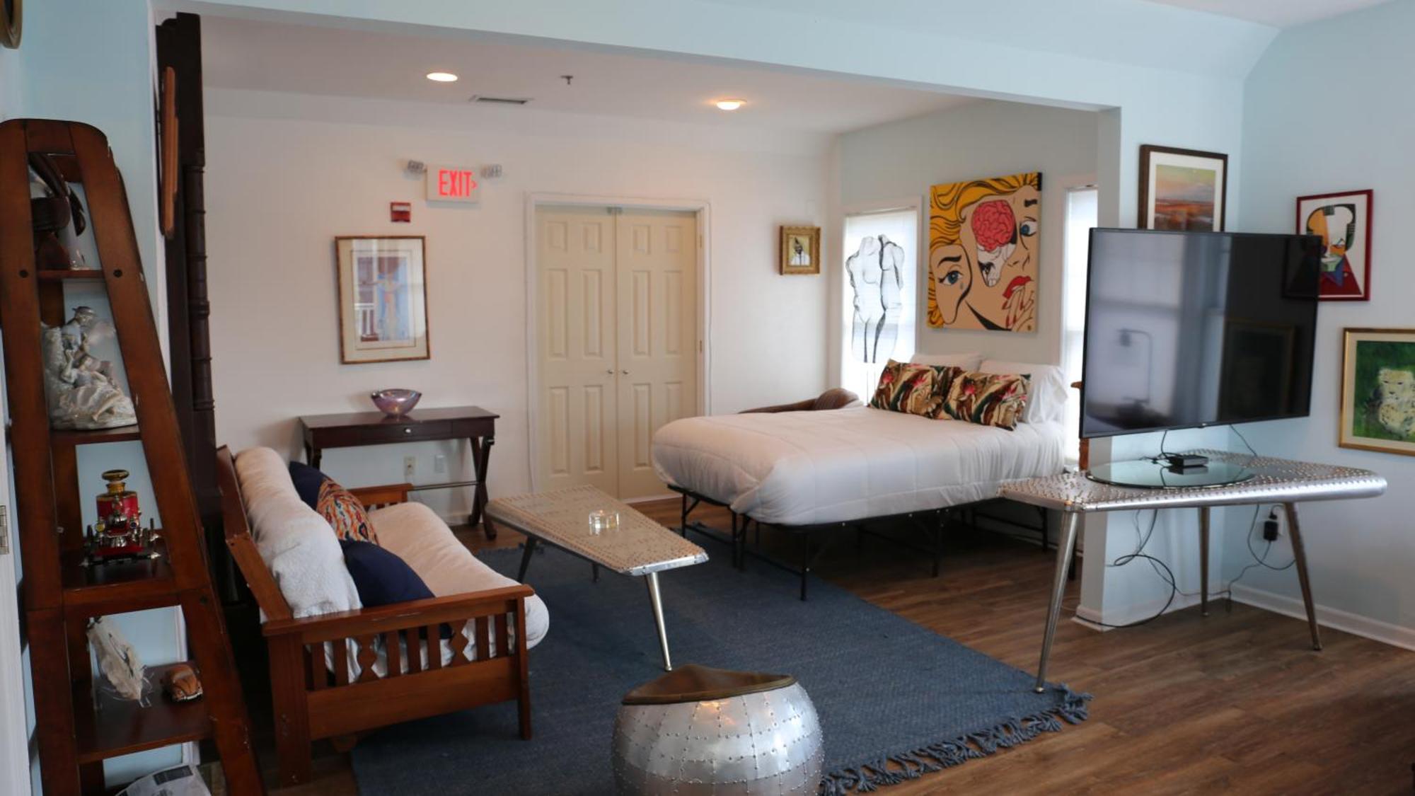Tavern On The Bay - Frank Sinatra Hotel 4*