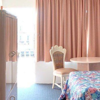 Pyramid Motel 2*