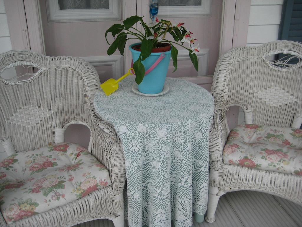 Bed & Breakfast White Lilac