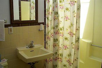Hotel Aquarius Arms 2*