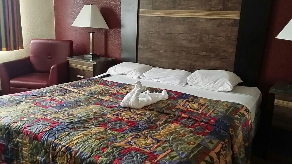 Red Carpet Hotel