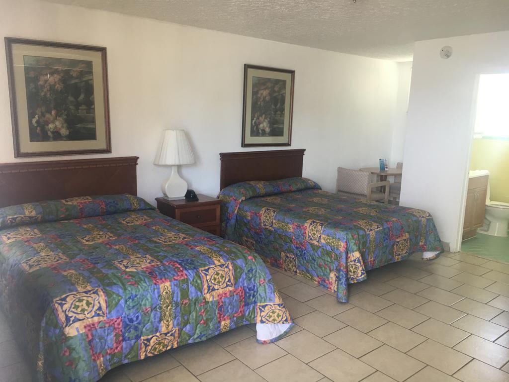 Skylark Motel 3*