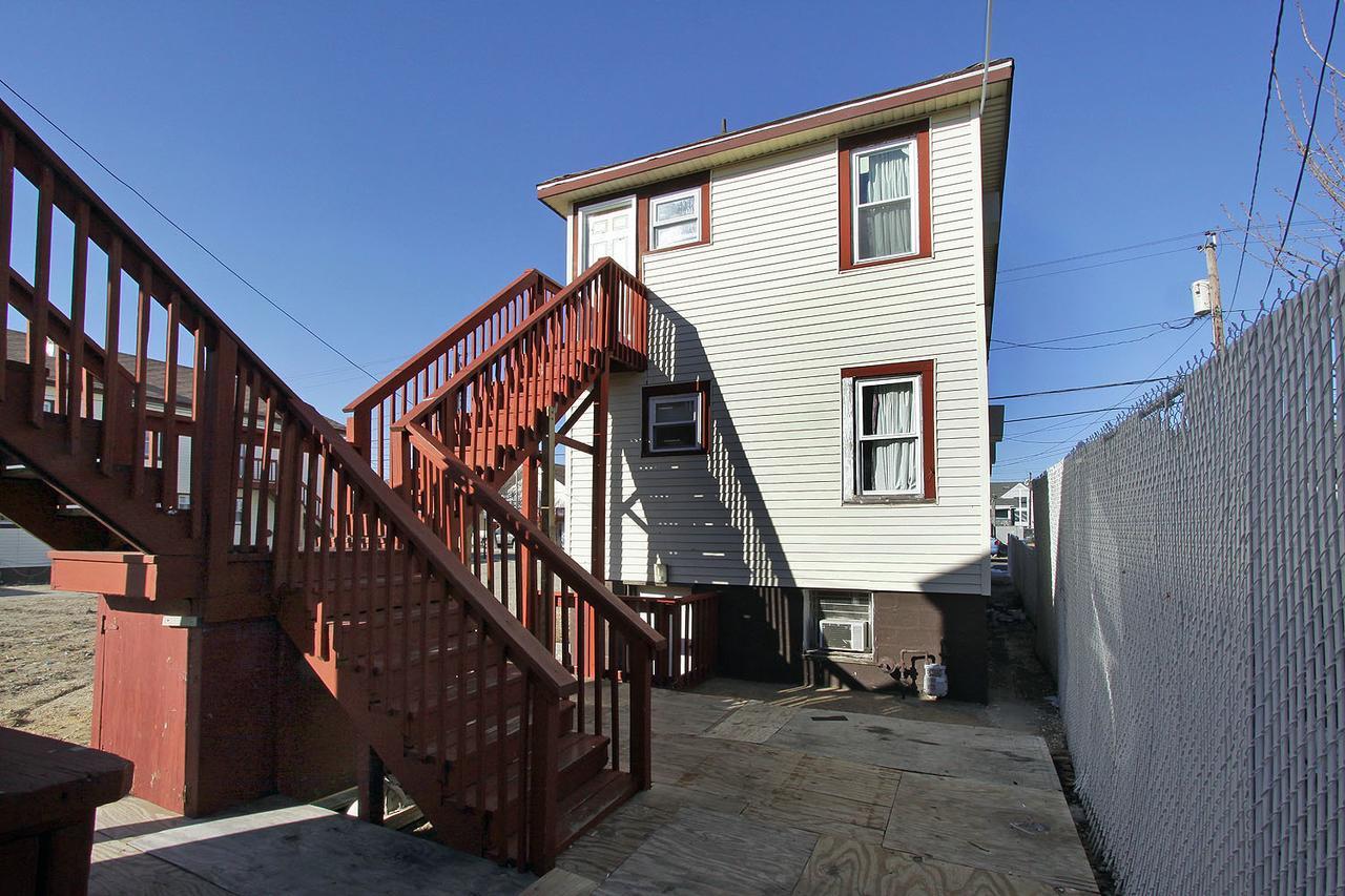 Shore Houses - 43 - 30 Franklin Ave *