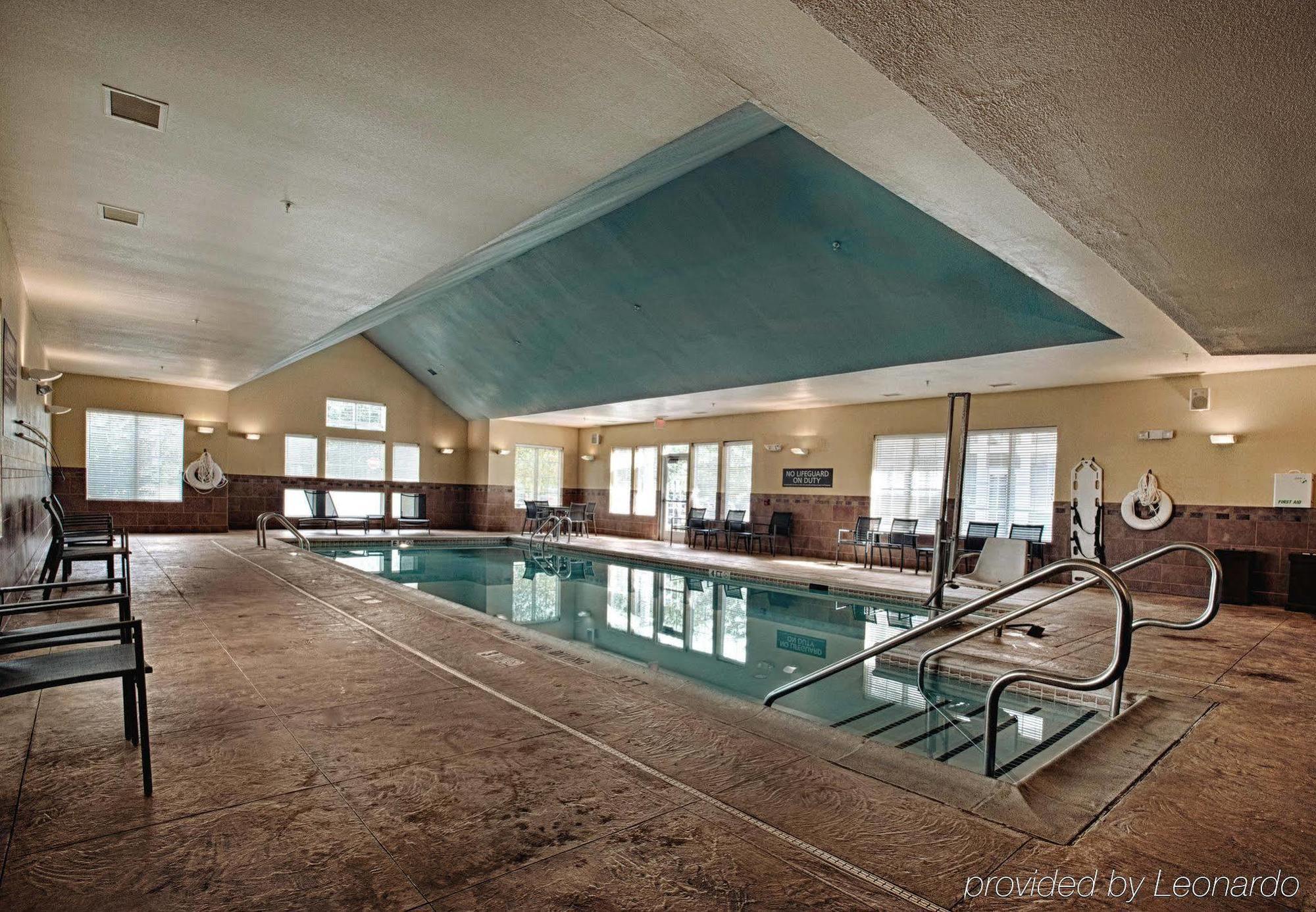 Hotel By Marriott Atlantic Airport 3*