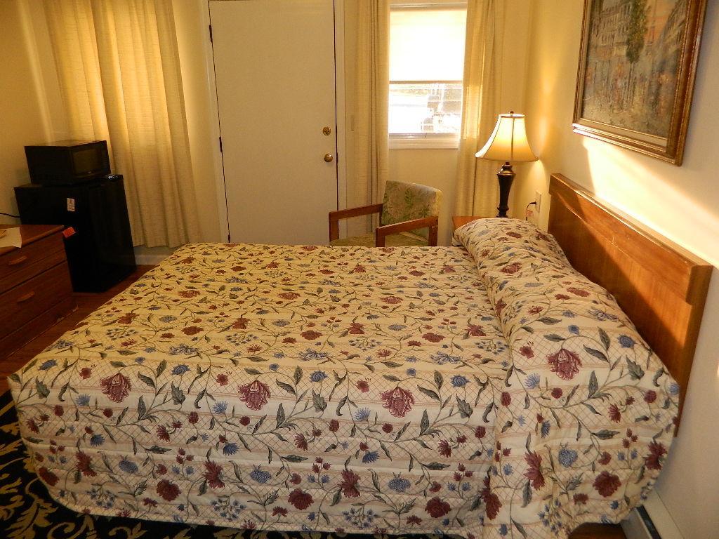 Twin Oaks Motel
