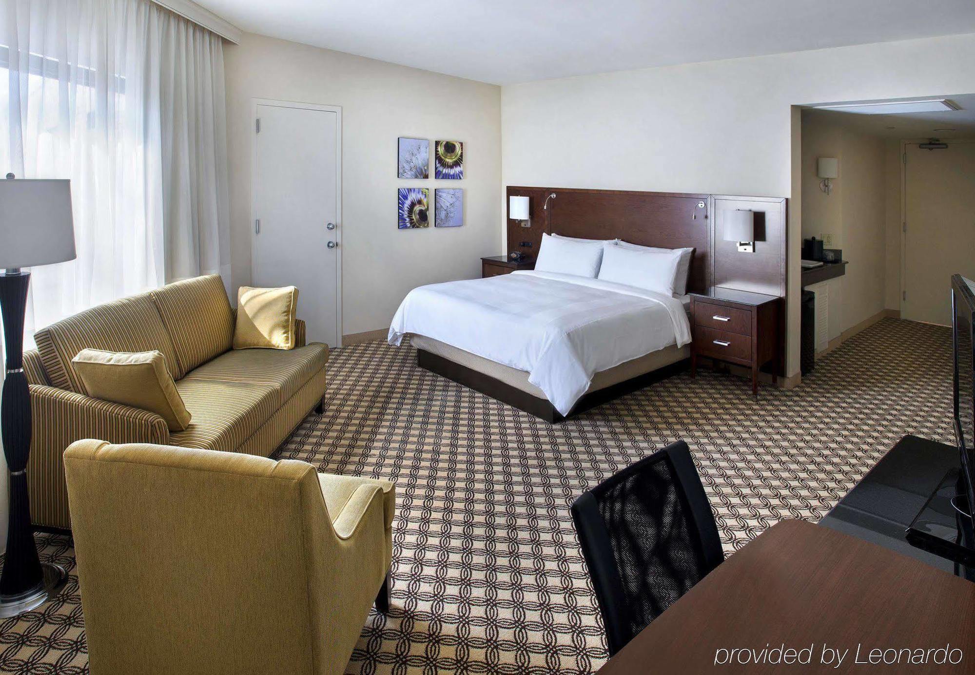 Hotel Marriott At Forrestal 3*