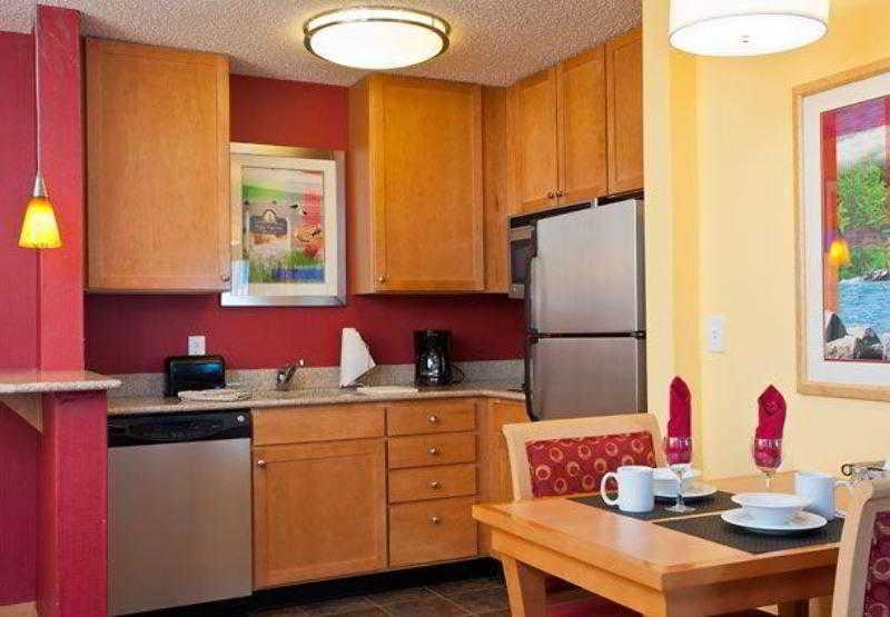 By Marriott Atlantic Airport Hotel 3*